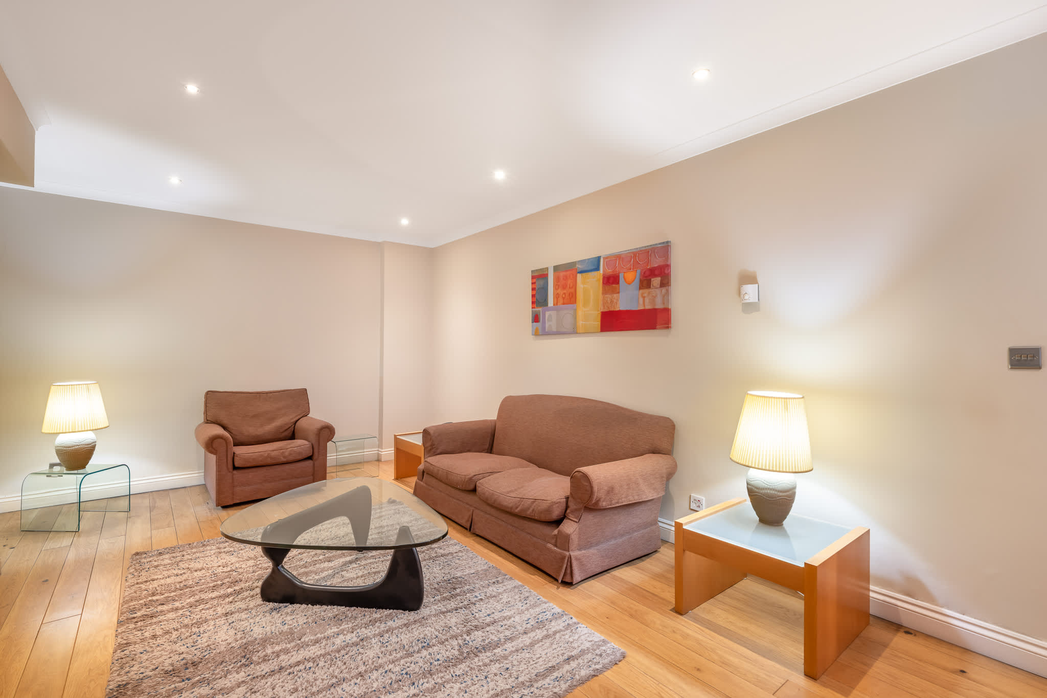 View Standard One-Bedroom w/ Private Patio in Hertford Street W1J 7SS Standard One-Bedroom w/ Private Patio in Hertford Street W1J 7SS - Property image 9 - VivreStays