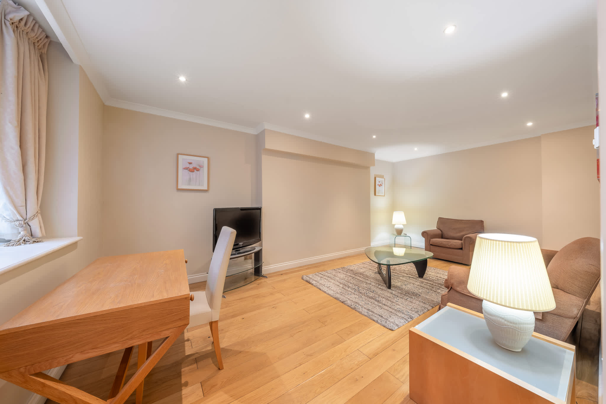 View Standard One-Bedroom w/ Private Patio in Hertford Street W1J 7SS Standard One-Bedroom w/ Private Patio in Hertford Street W1J 7SS - Property image 10 - VivreStays