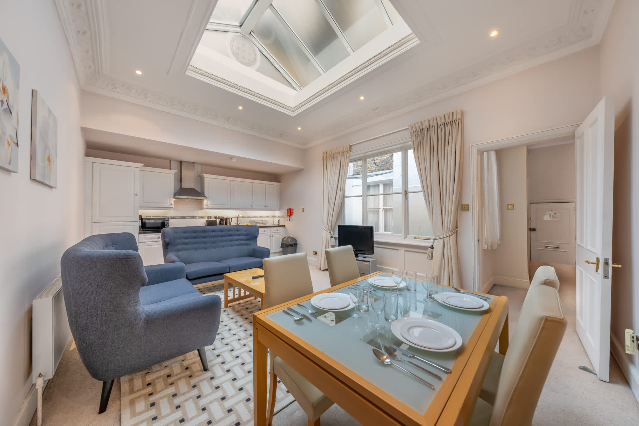 Bright & Modern Mayfair One-Bedroom Flat serviced apartment - London - VivreStays