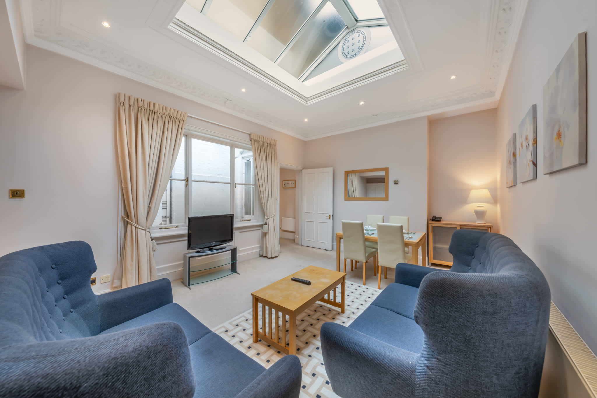 Bright & Modern Mayfair One-Bedroom Flat in Hertford Street W1J 7SS - Property image 7 - VivreStays