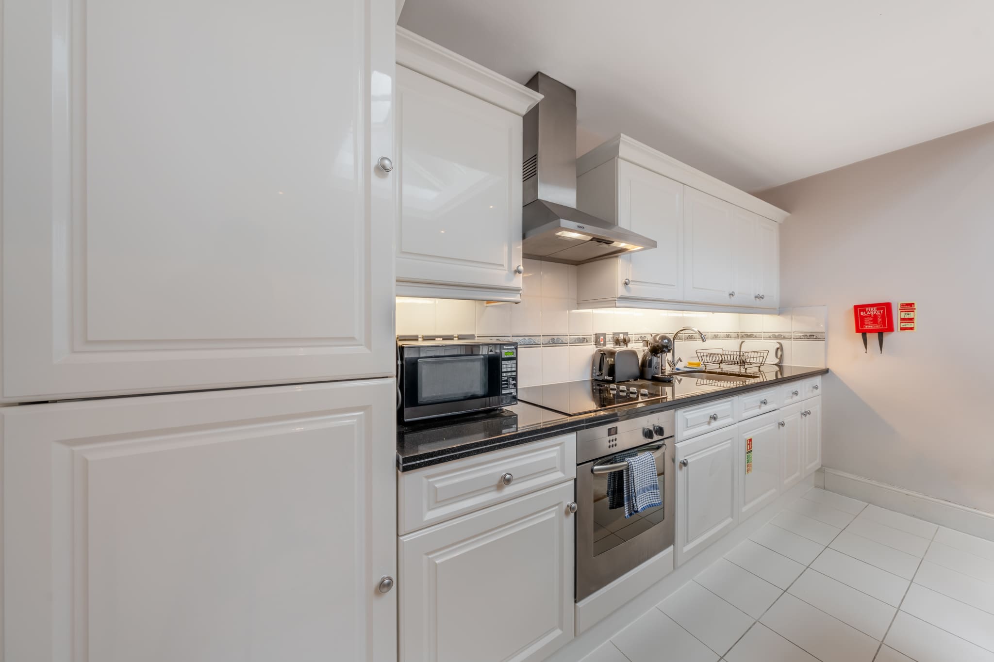 Bright & Modern Mayfair One-Bedroom Flat in Hertford Street W1J 7SS - Property image 3 - VivreStays