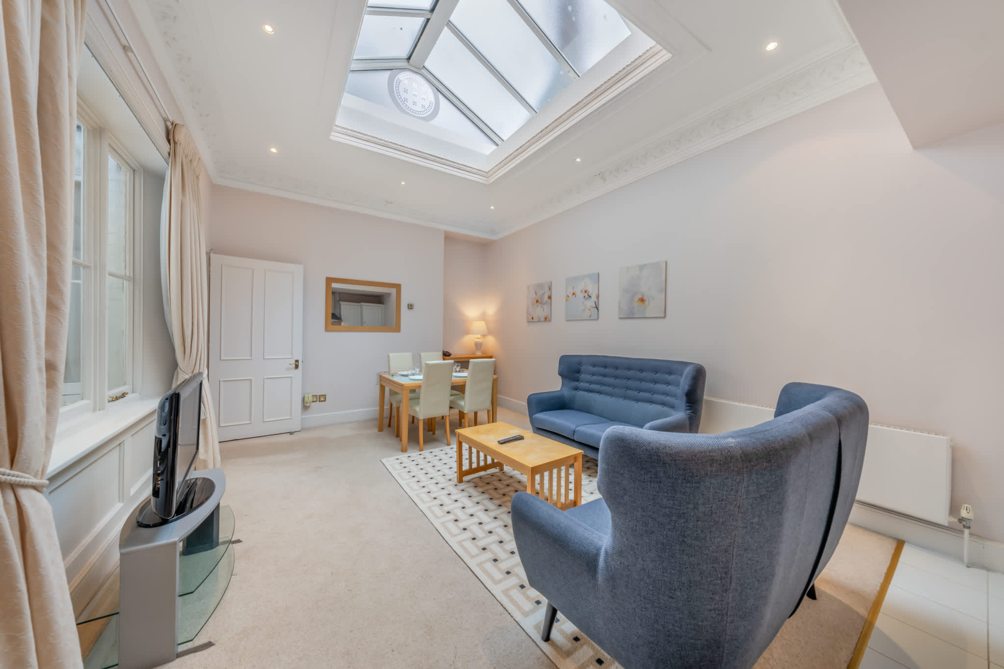 Bright & Modern Mayfair One-Bedroom Flat in Hertford Street W1J 7SS - Property image 5 - VivreStays