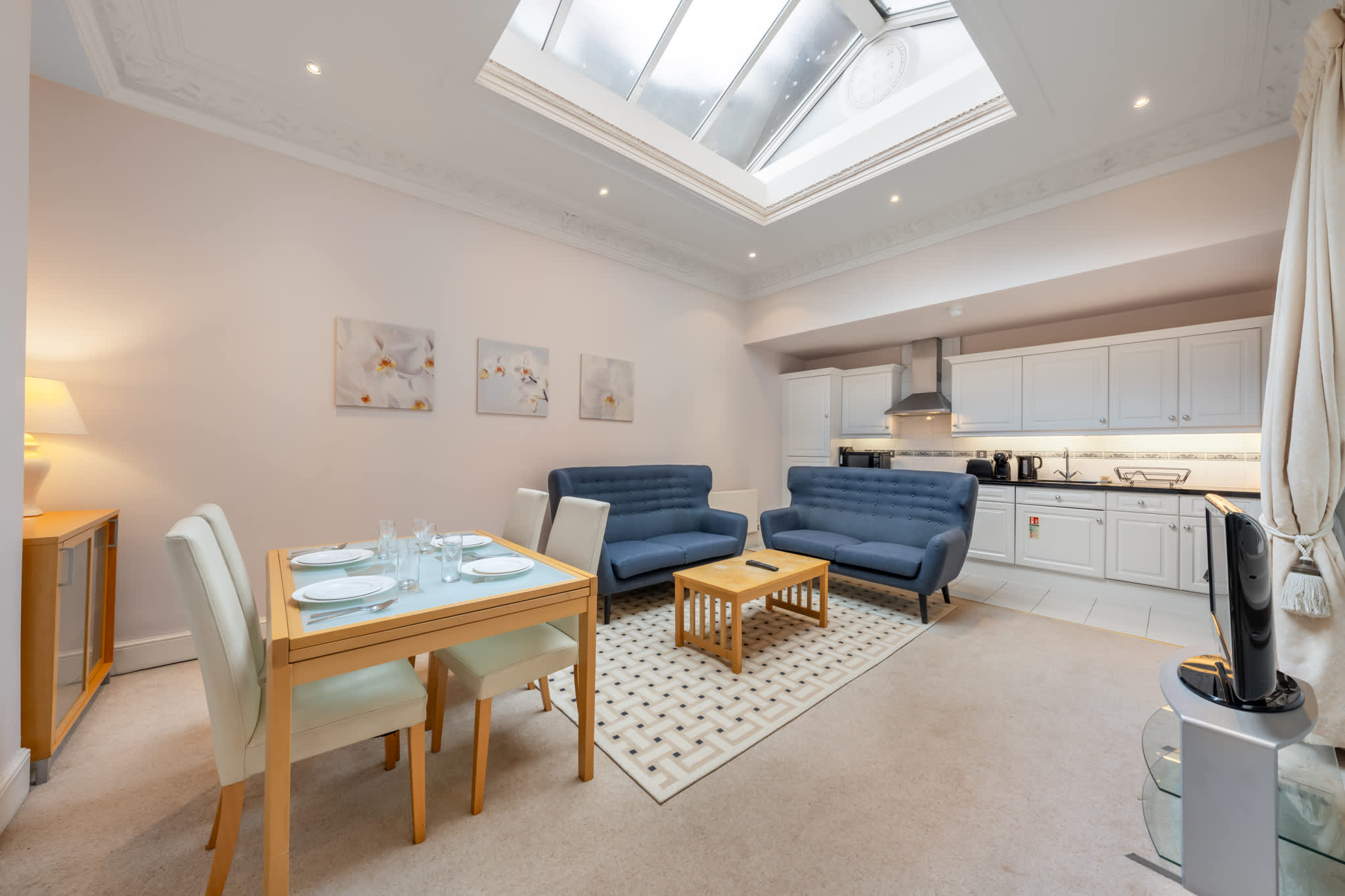 Bright & Modern Mayfair One-Bedroom Flat in Hertford Street W1J 7SS - Property image 6 - VivreStays