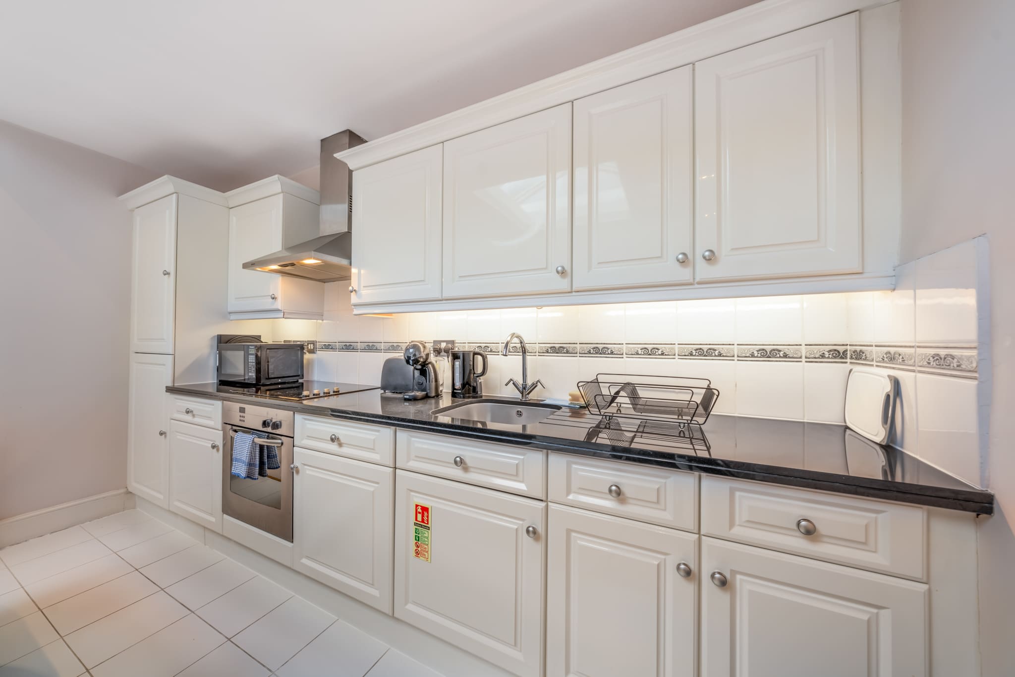 Bright & Modern Mayfair One-Bedroom Flat in Hertford Street W1J 7SS - Property image 4 - VivreStays