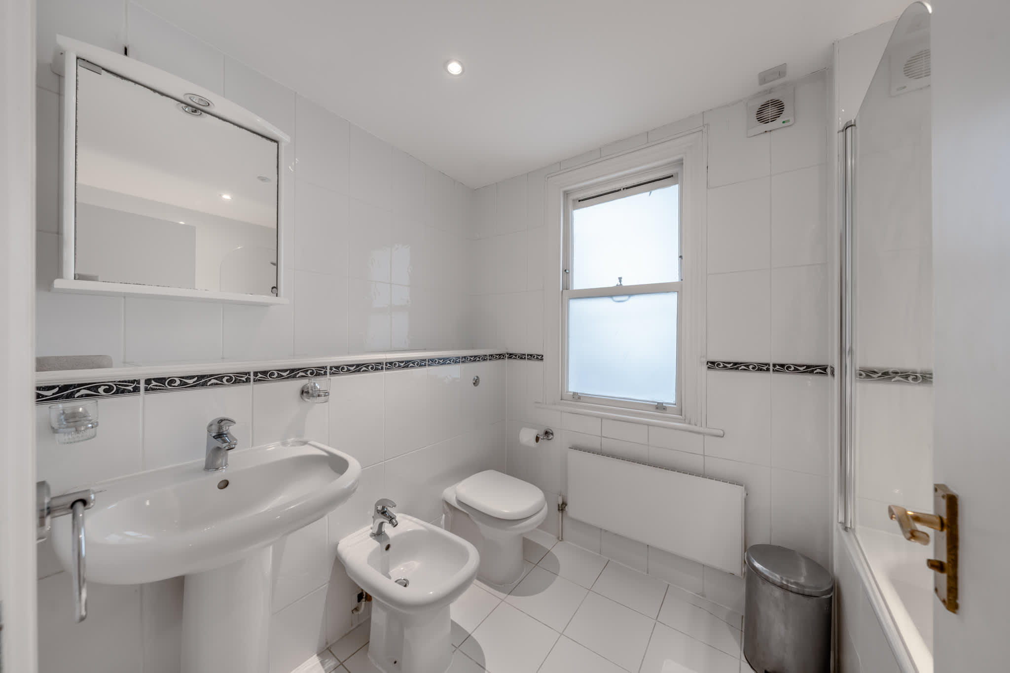 Bright & Modern Mayfair One-Bedroom Flat in Hertford Street W1J 7SS - Property image 9 - VivreStays