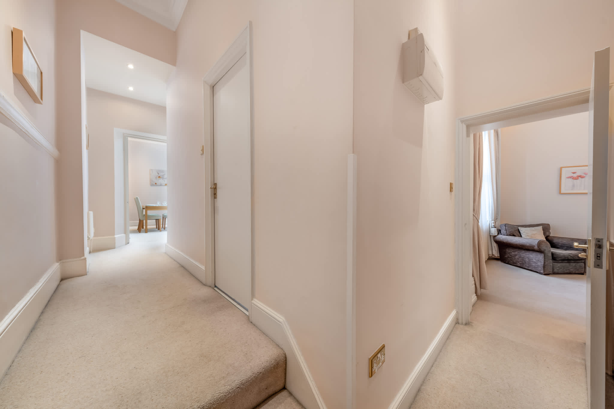 Bright & Modern Mayfair One-Bedroom Flat in Hertford Street W1J 7SS - Property image 10 - VivreStays