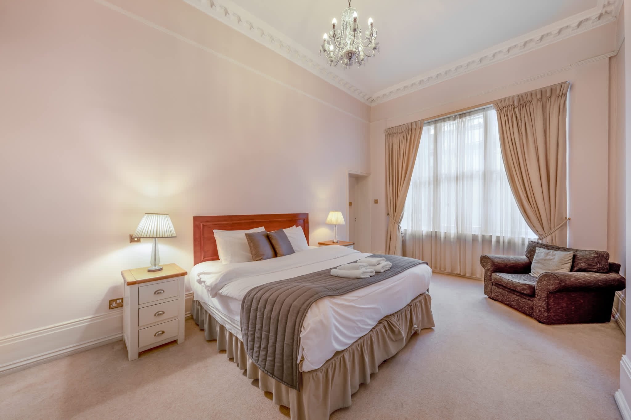 Bright & Modern Mayfair One-Bedroom Flat in Hertford Street W1J 7SS - Property image 12 - VivreStays