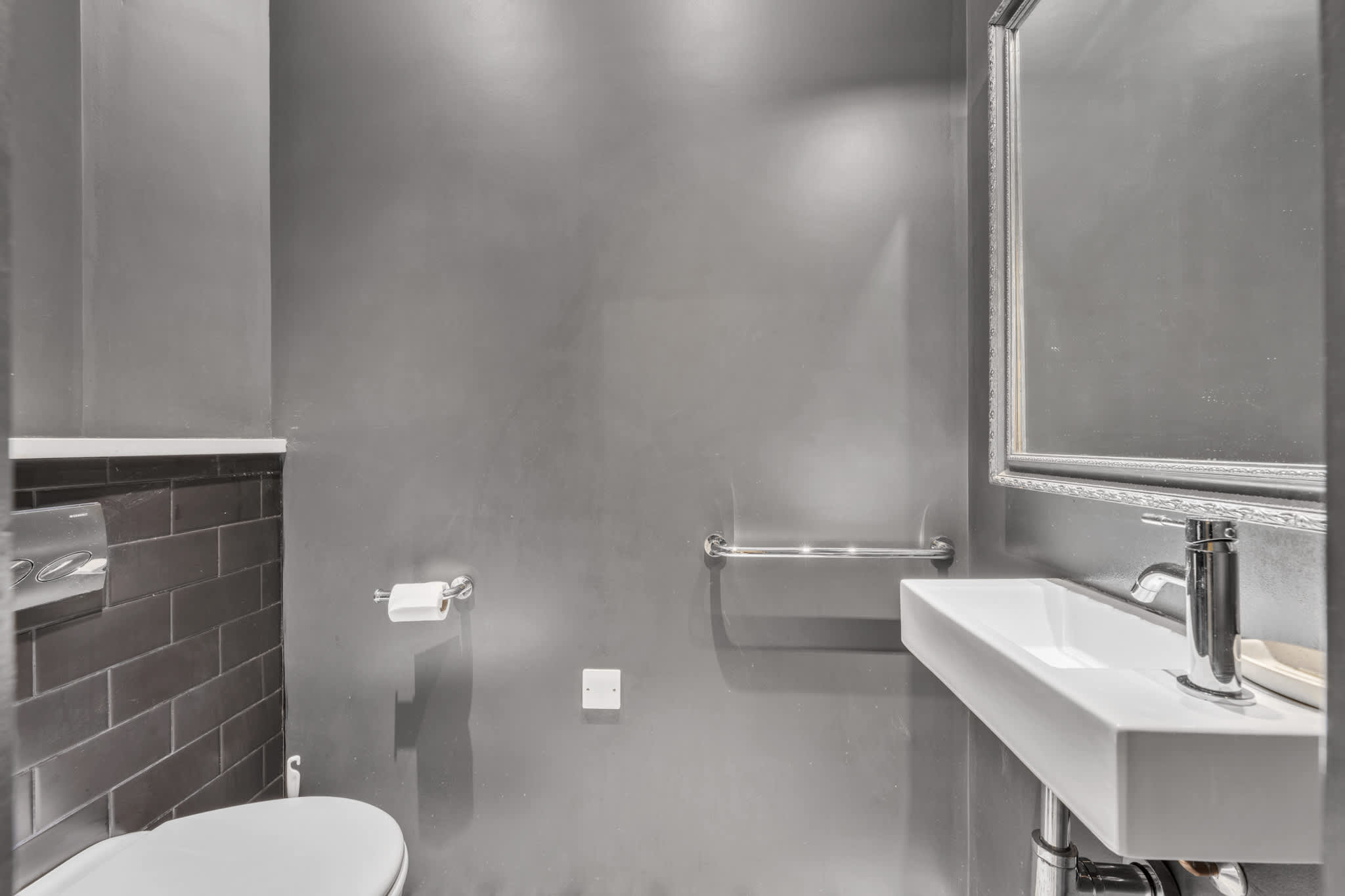 Deluxe Mayfair One-Bedroom Flat in Hertford Street W1J 7SS - Property image 6 - VivreStays