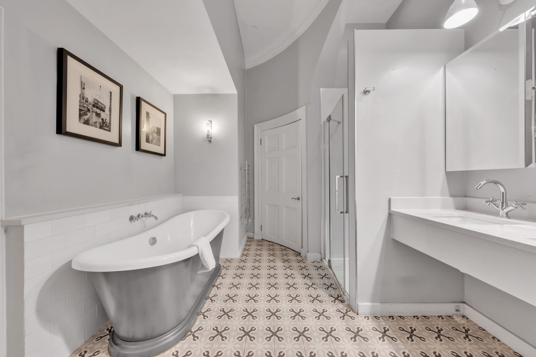Deluxe Mayfair One-Bedroom Flat in Hertford Street W1J 7SS - Property image 9 - VivreStays