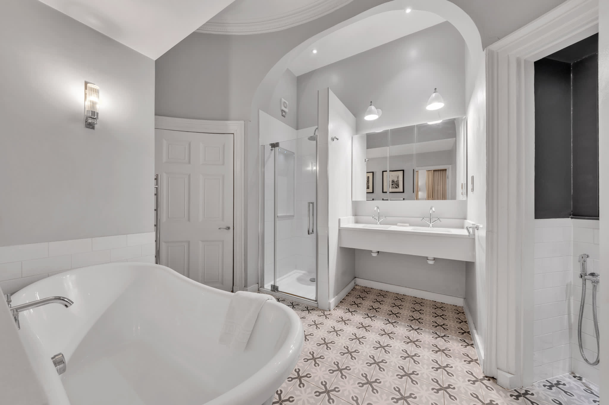 Deluxe Mayfair One-Bedroom Flat in Hertford Street W1J 7SS - Property image 12 - VivreStays