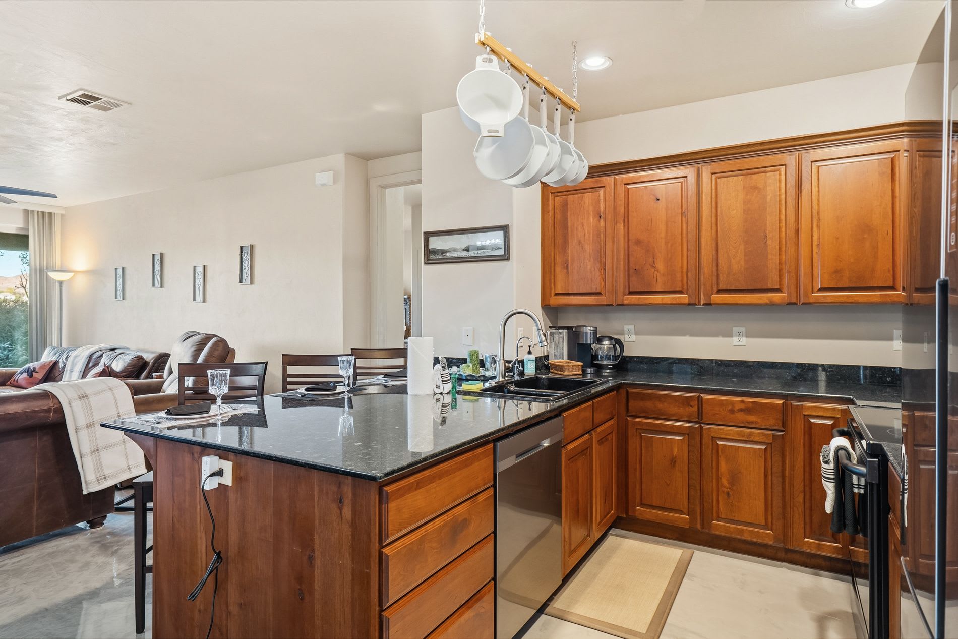 Kitchen with breakfast bar