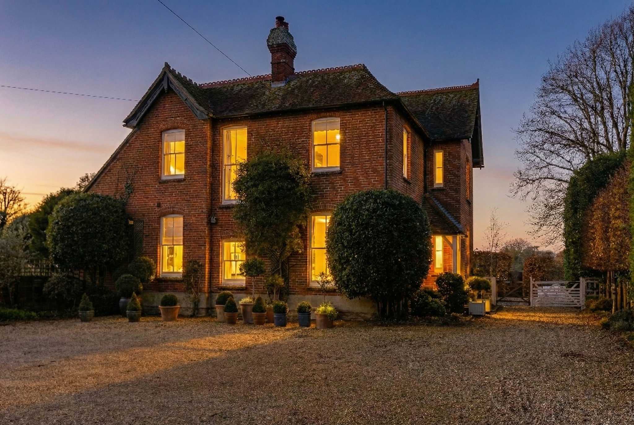 Victorian House, Sleeps 14, Pool and Gardens