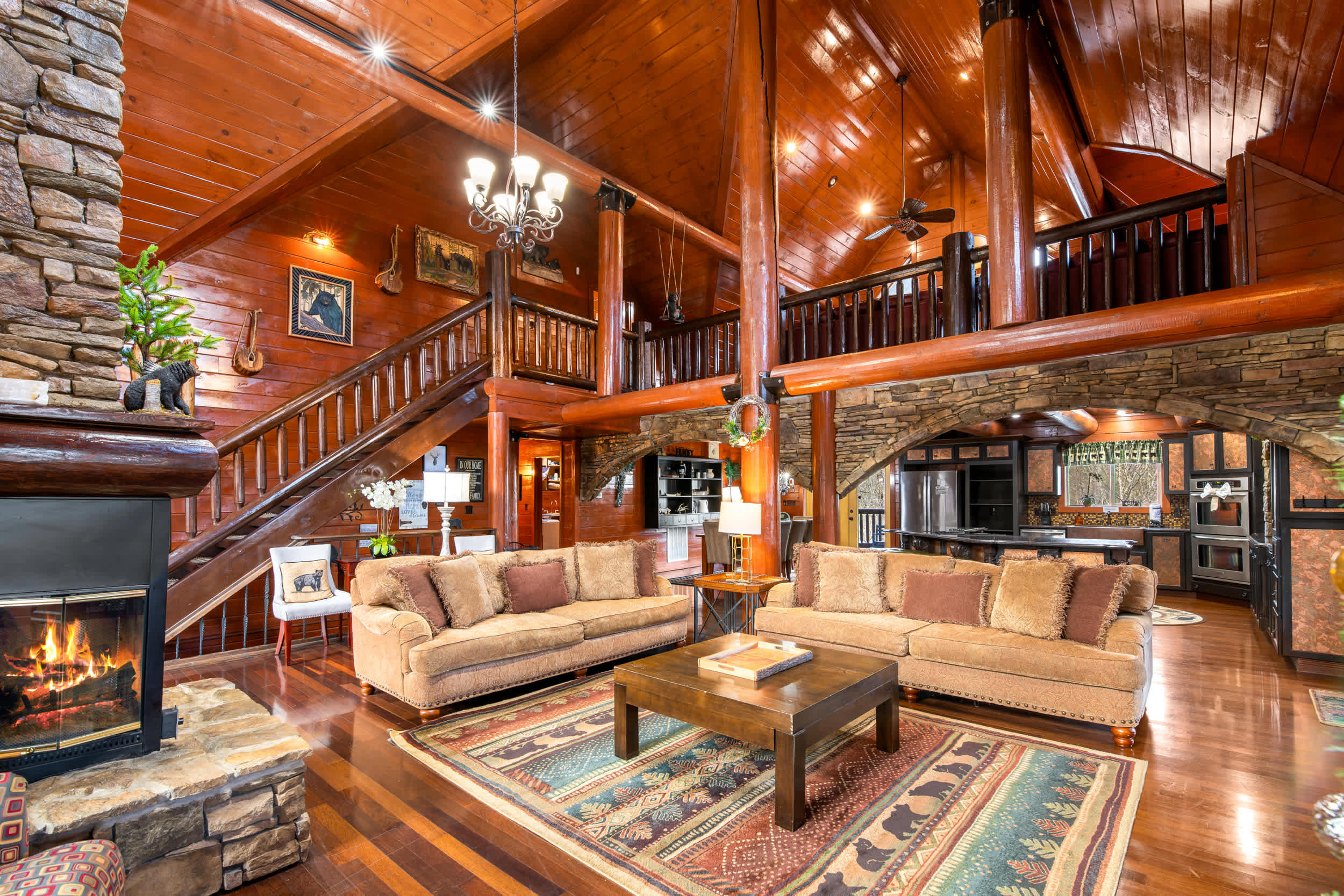 4BR & Game Loft w Hot Tub & Theater, Sleeps 12!