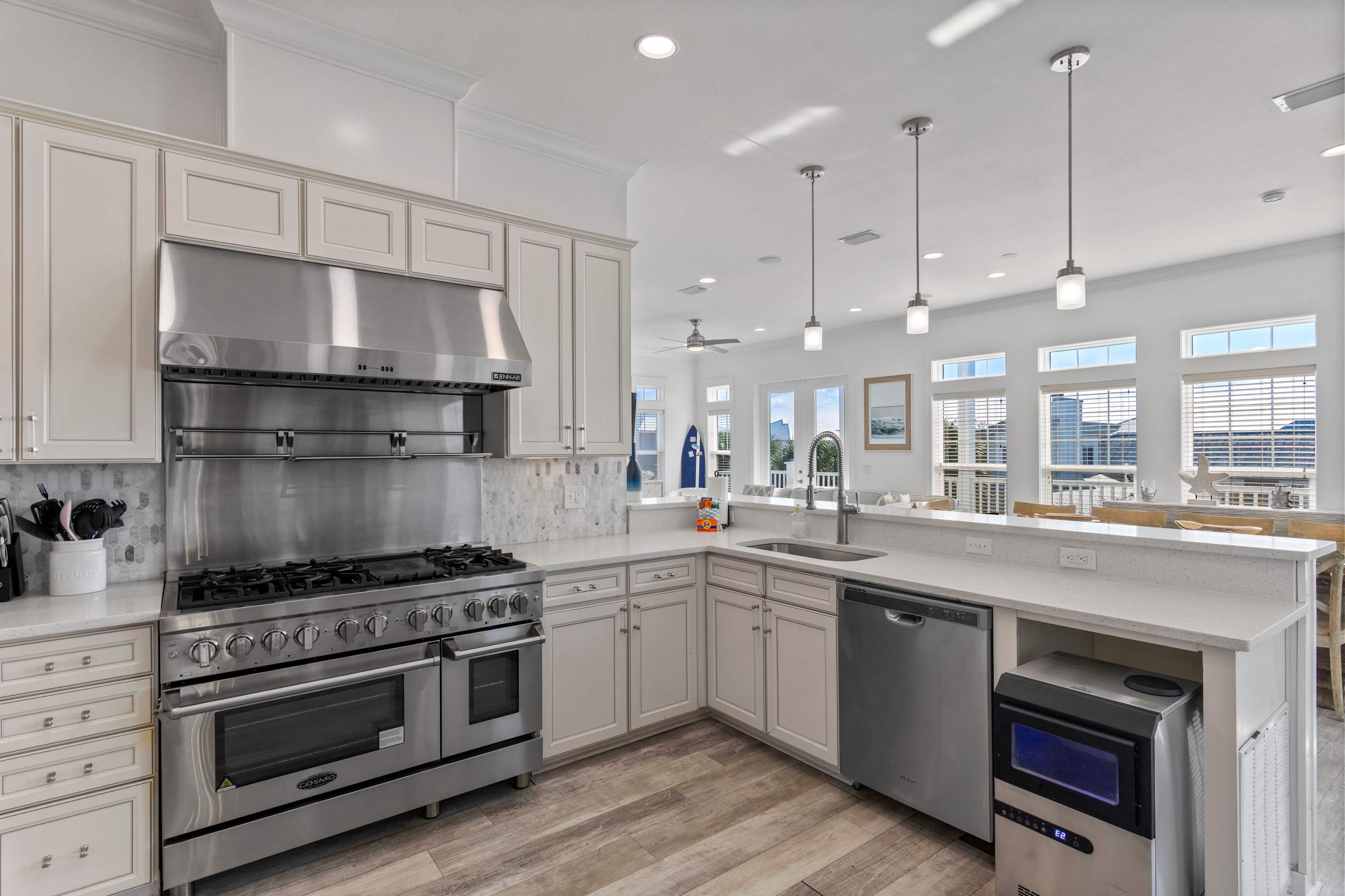 Beach View Mansion, Pool, LSV - Commanders Palace