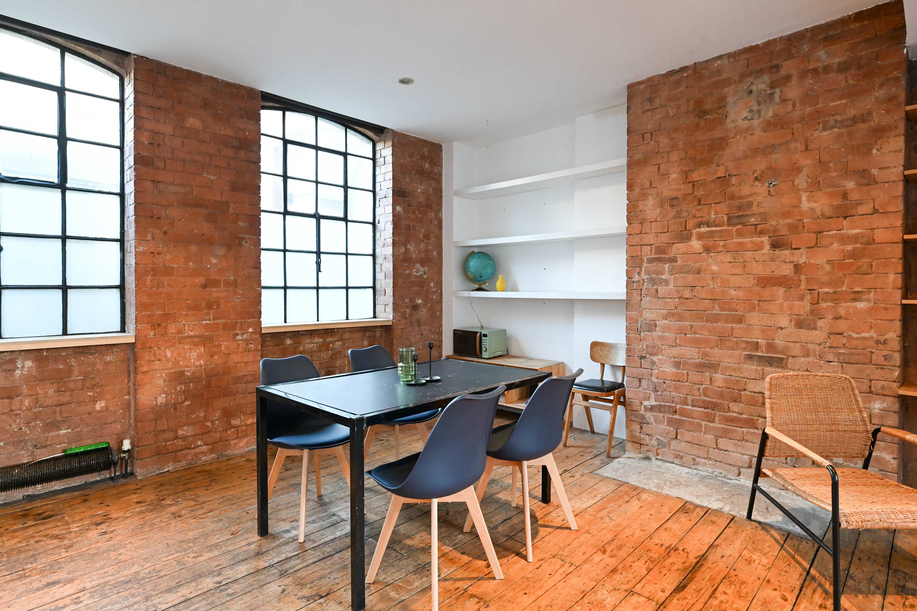 Studio Apartment in Warehouse-Style Building ā Shoreditch