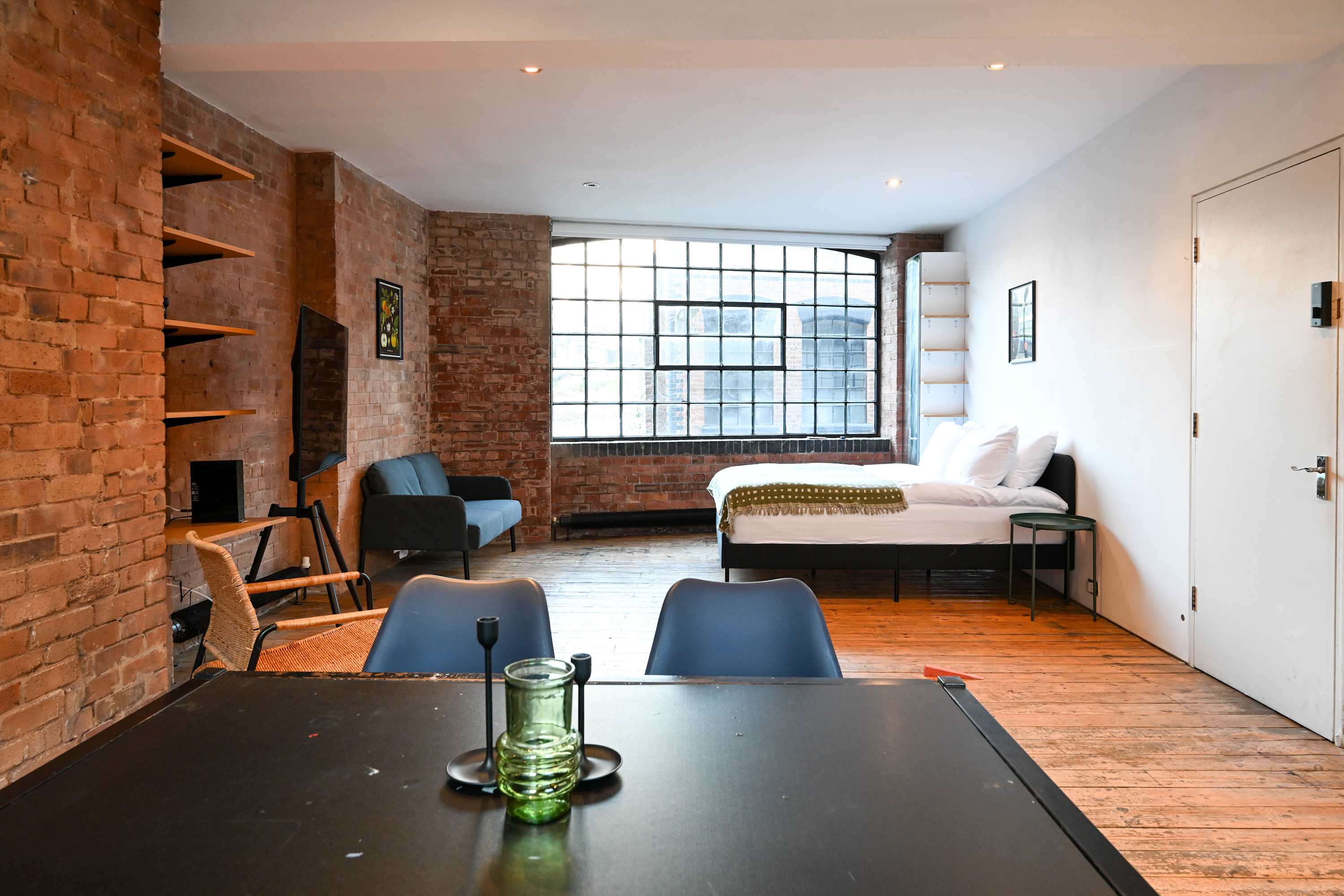 Studio Apartment in Warehouse-Style Building – Shoreditch