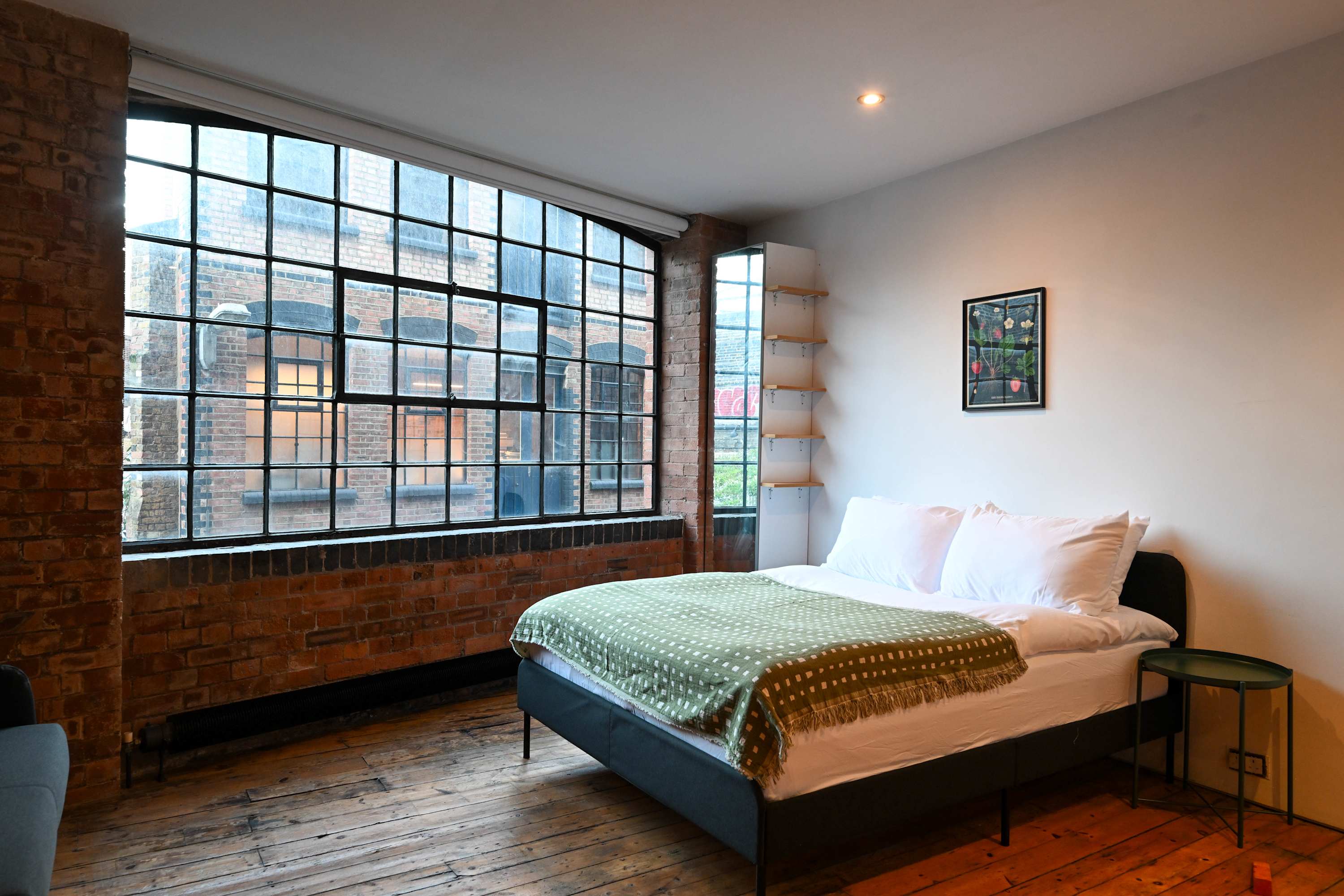 Studio Apartment in Warehouse-Style Building ā Shoreditch