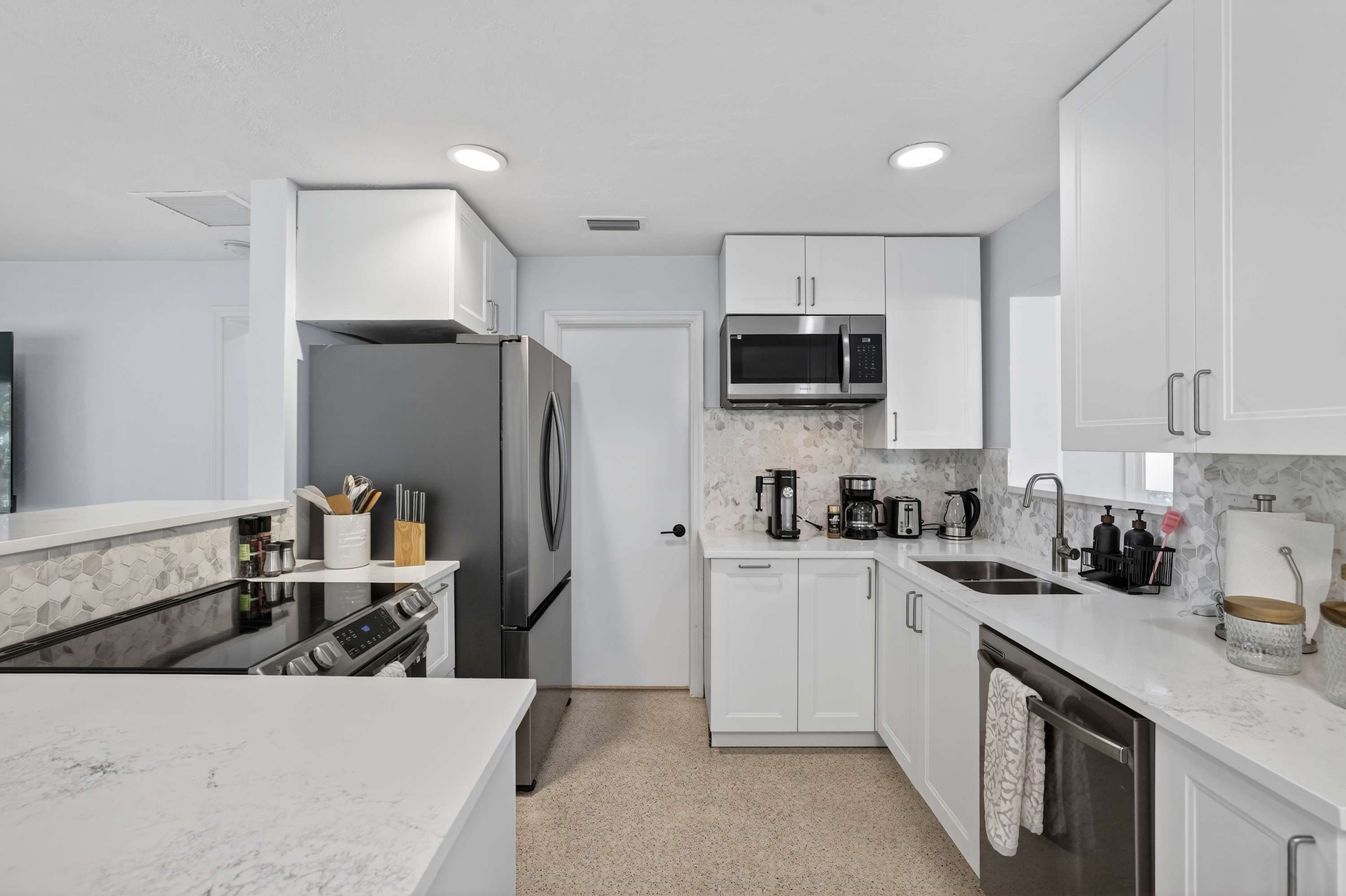 Evergreen Retreat w/ Private Pool • 5 Min Beach 4