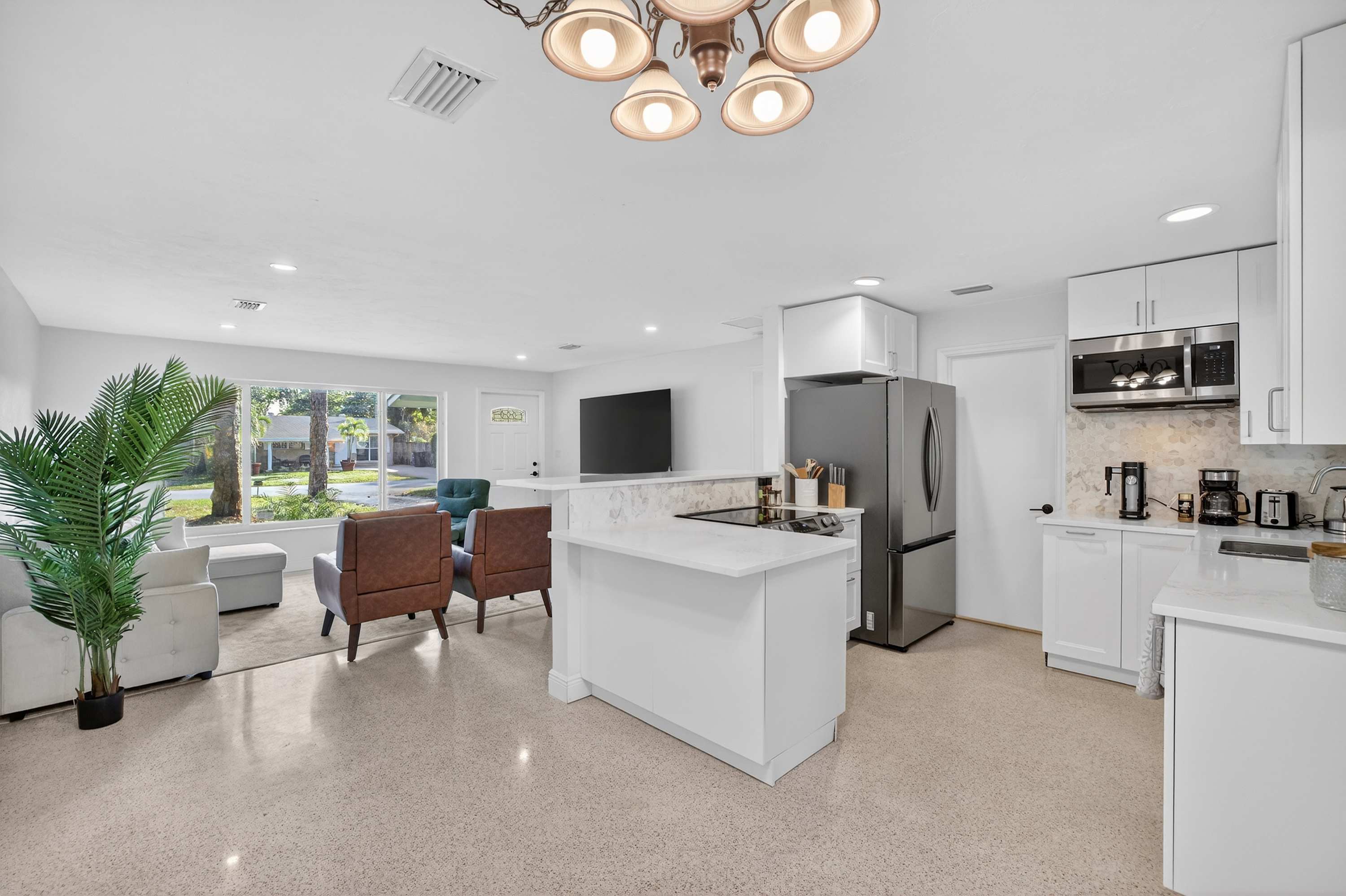 Evergreen Retreat w/ Private Pool • 5 Min Beach 5