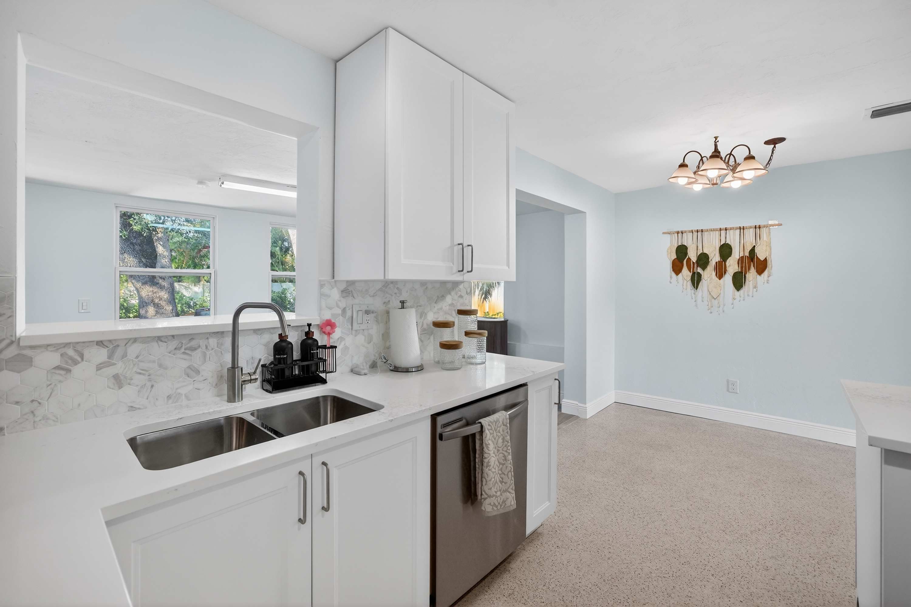 Evergreen Retreat w/ Private Pool • 5 Min Beach 8