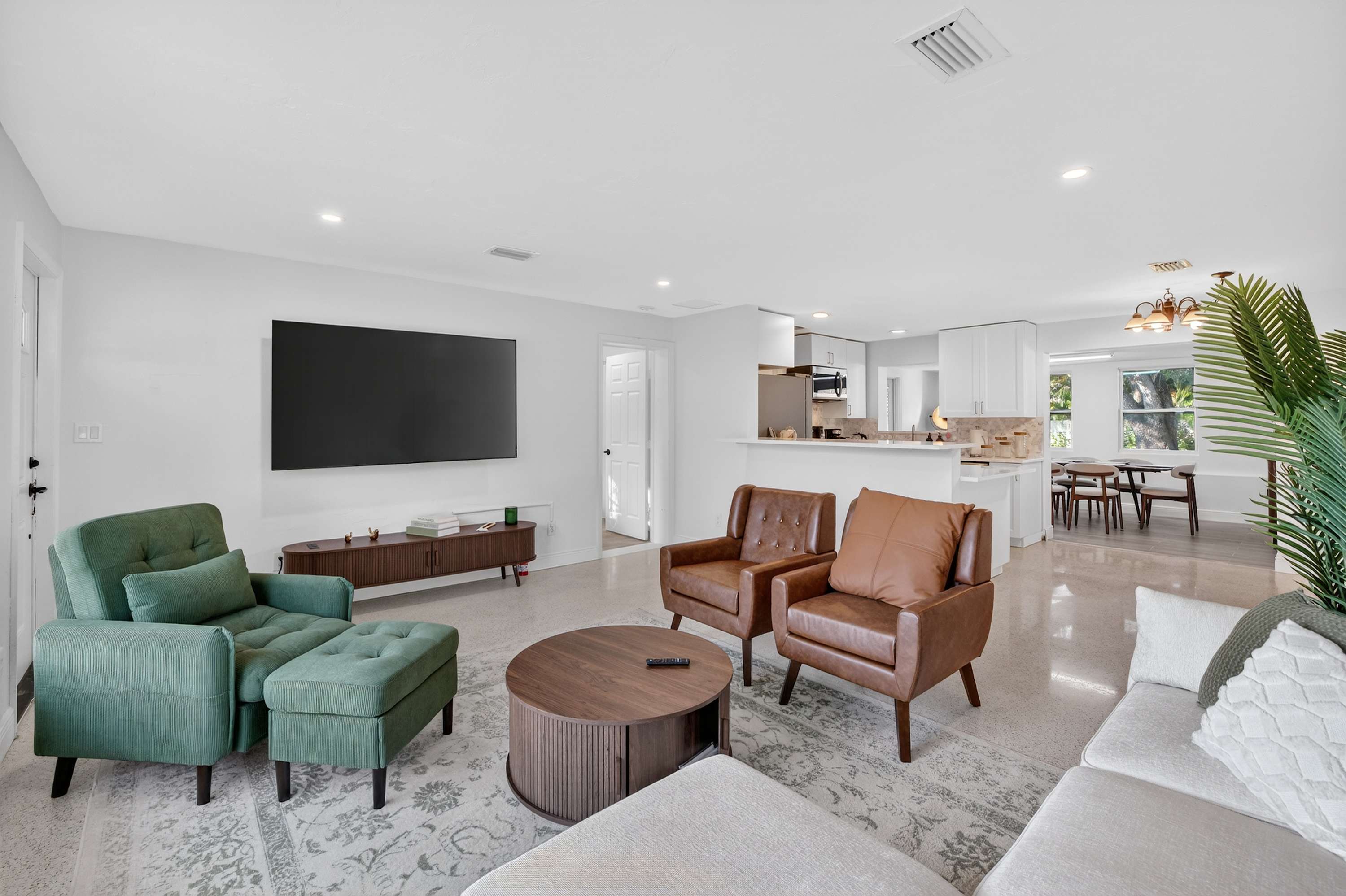 Evergreen Retreat w/ Private Pool • 5 Min Beach 2