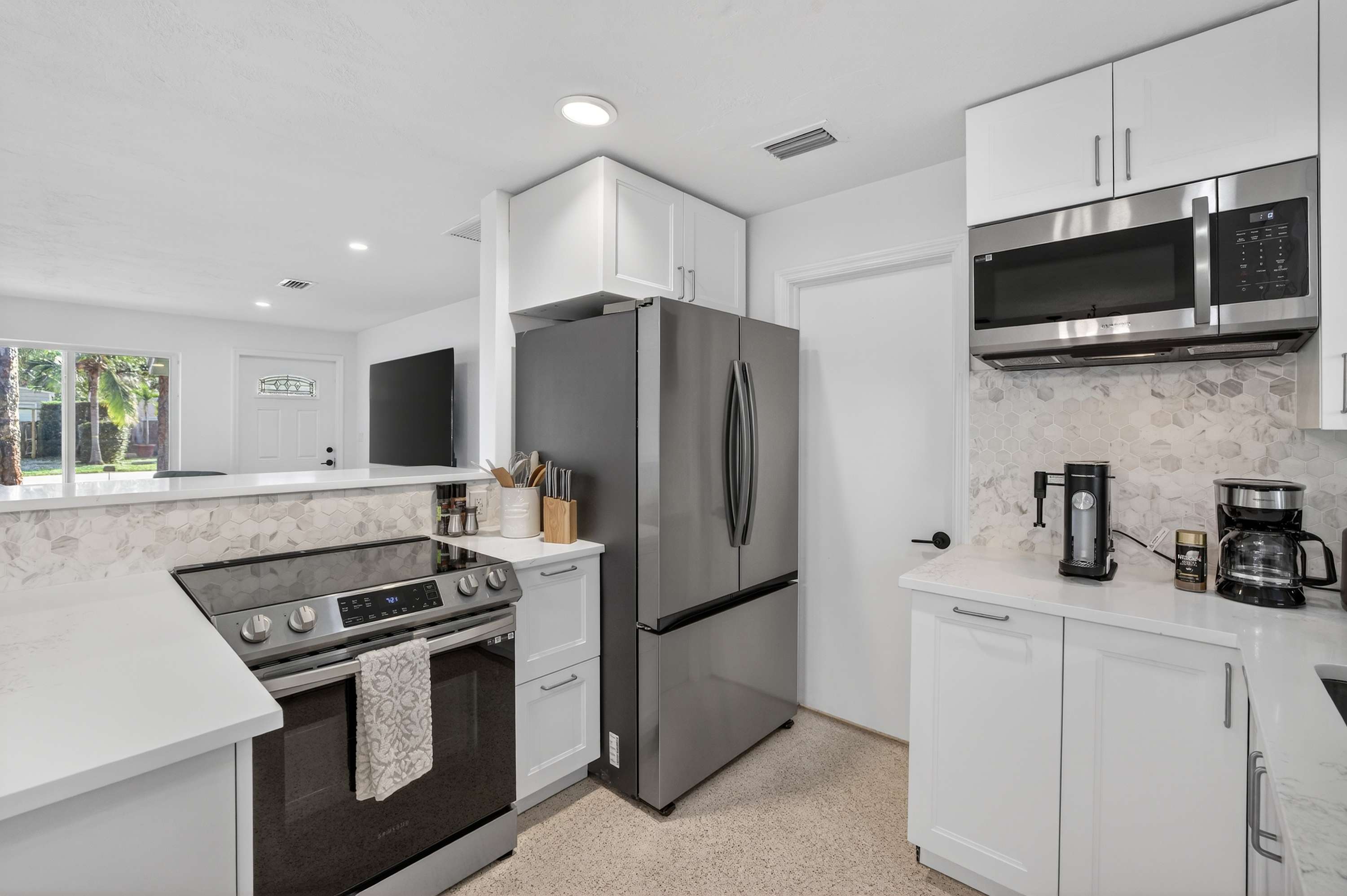 Evergreen Retreat w/ Private Pool • 5 Min Beach 6