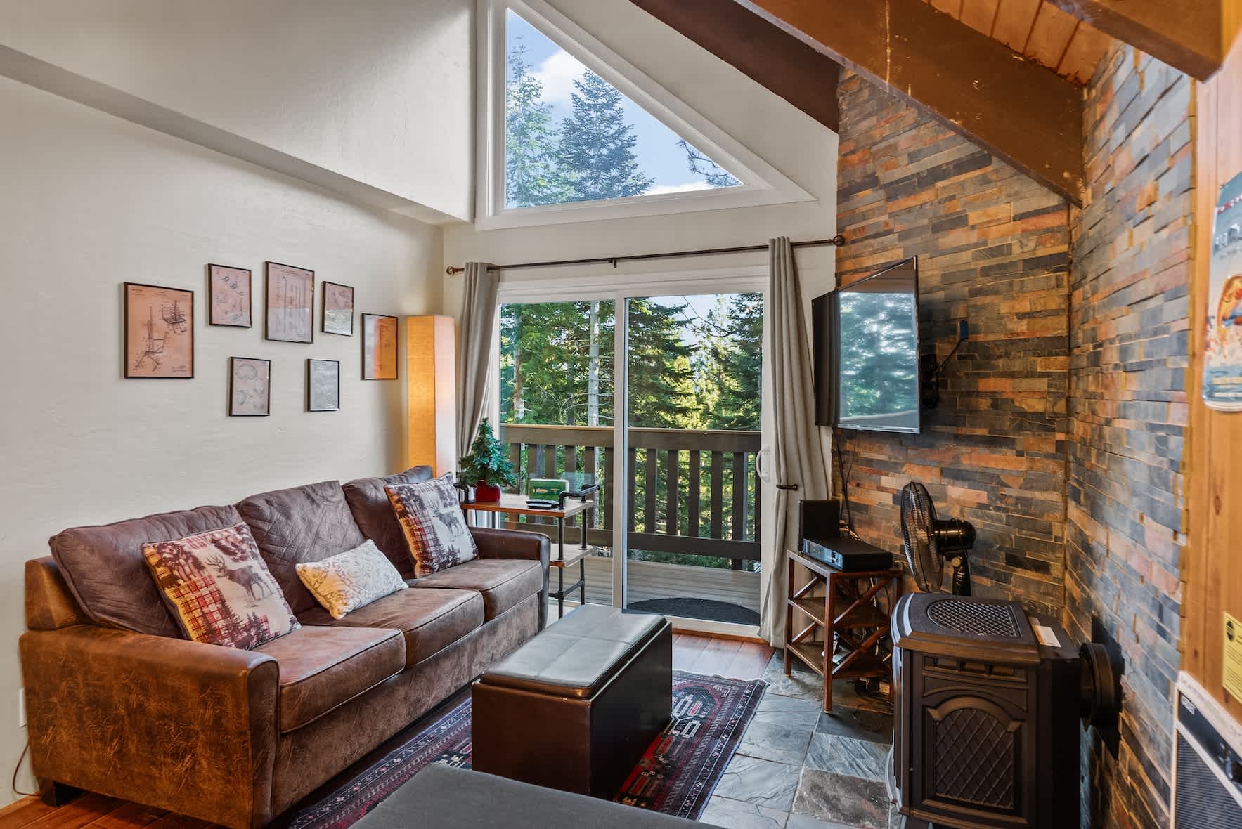 2BR w Hot Tub & Sauna, Walk to Village & Gondola!