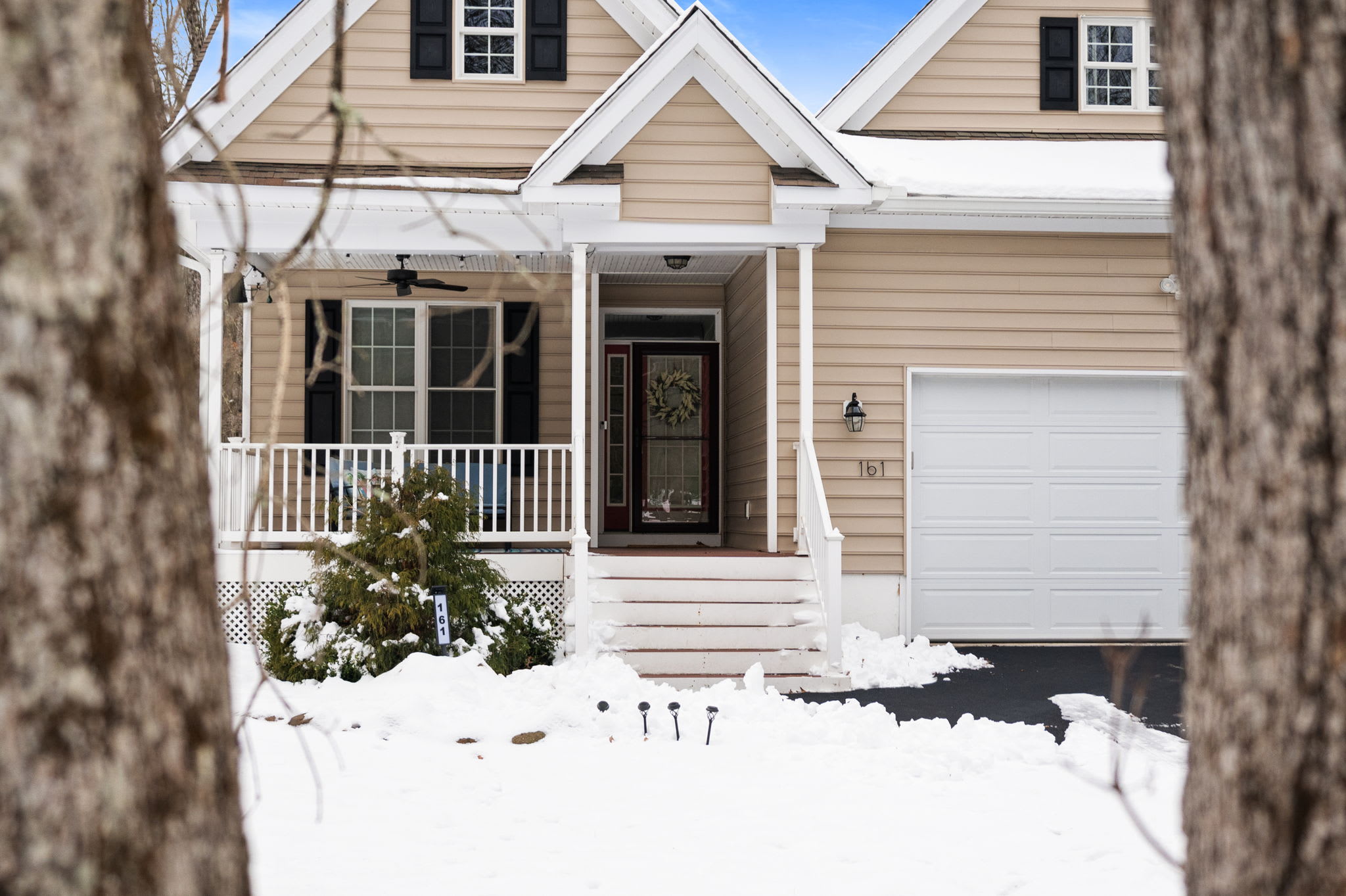 Beautiful 3-bedroom Poconos vacation rental with attached garage and winter-ready amenities in Albrightsville PA