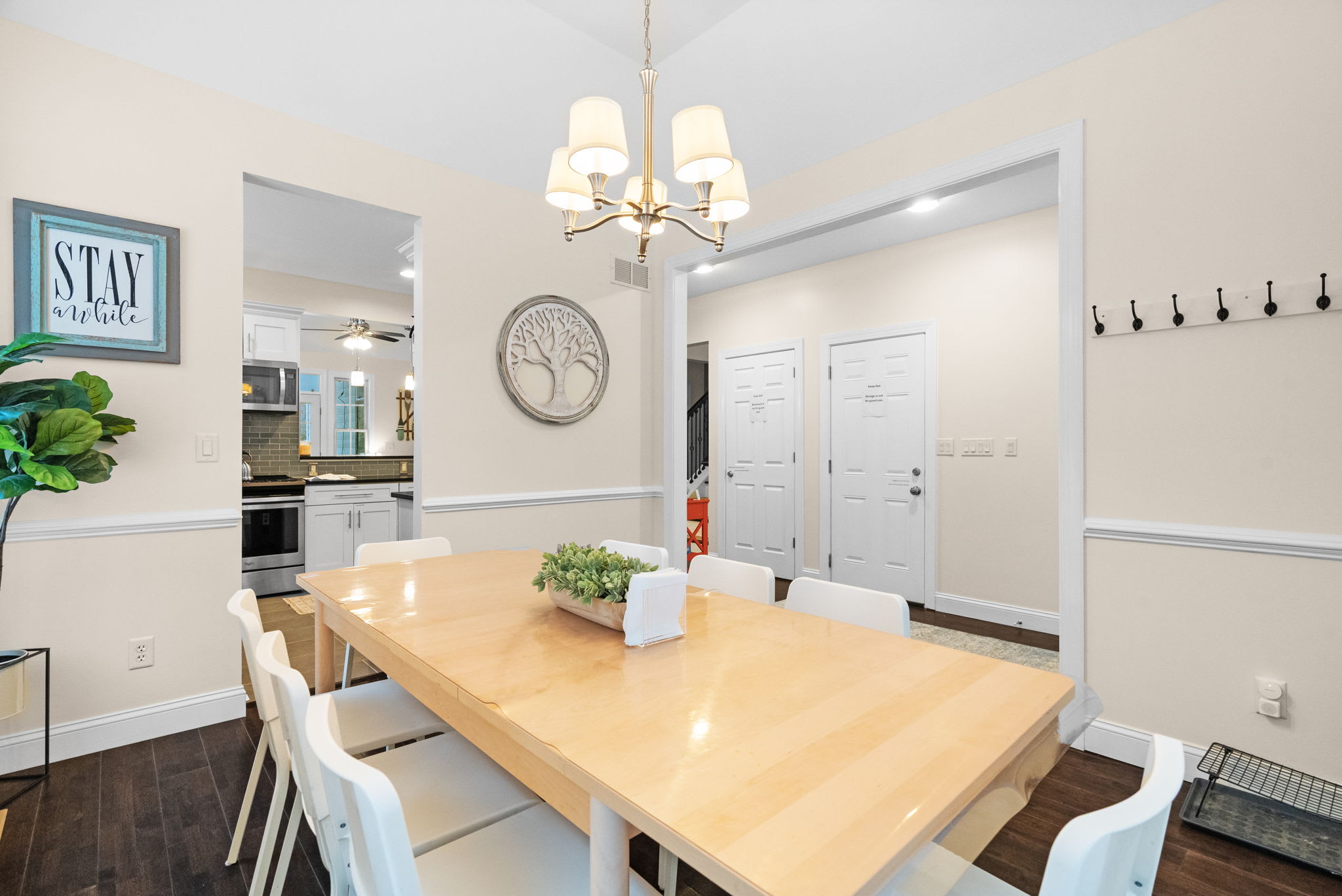 Spacious dining room with seating for 6 - gather the family for memorable Poconos meals