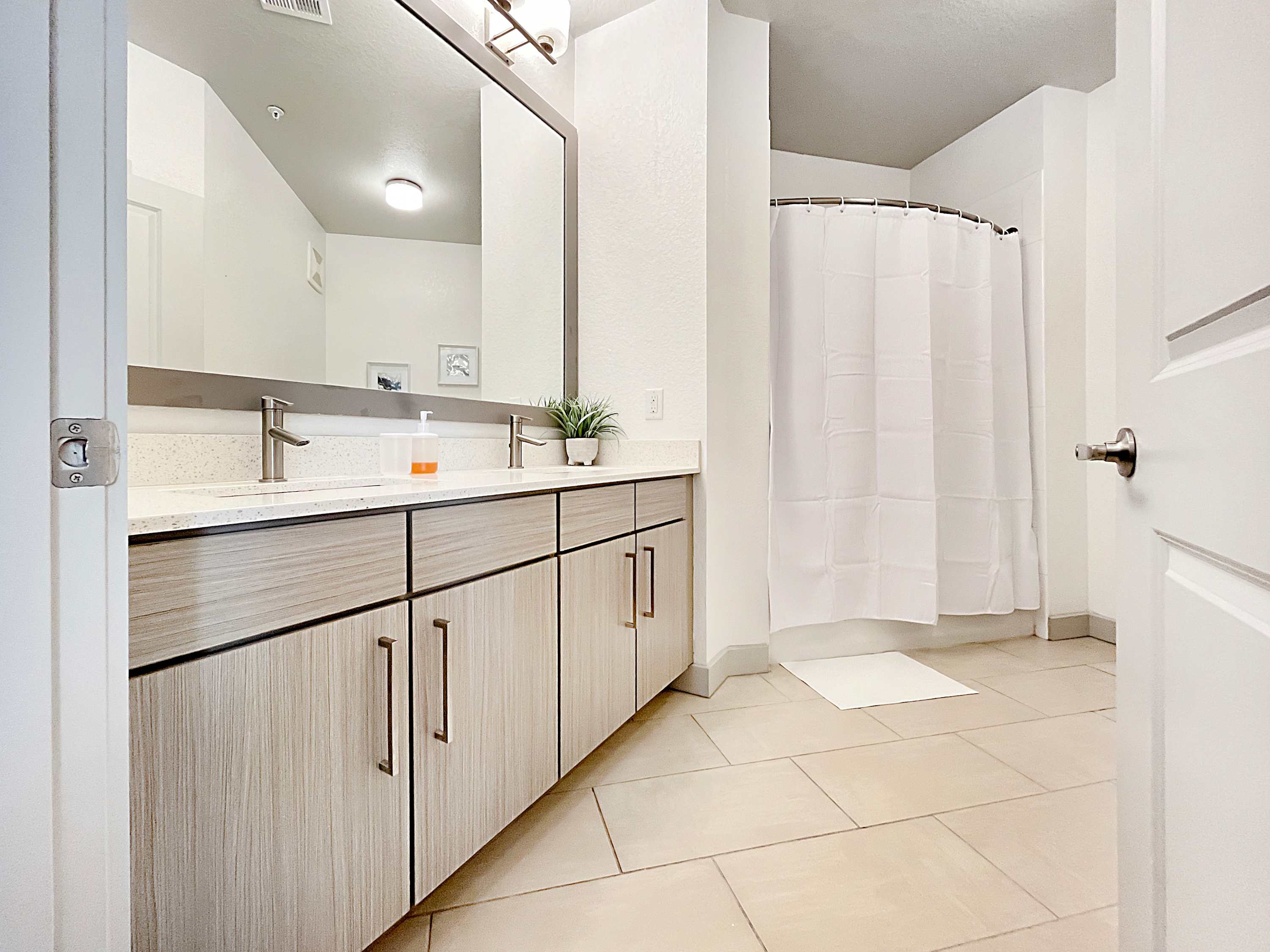 Spacious 3 BR Haven in Prime Central Tampa