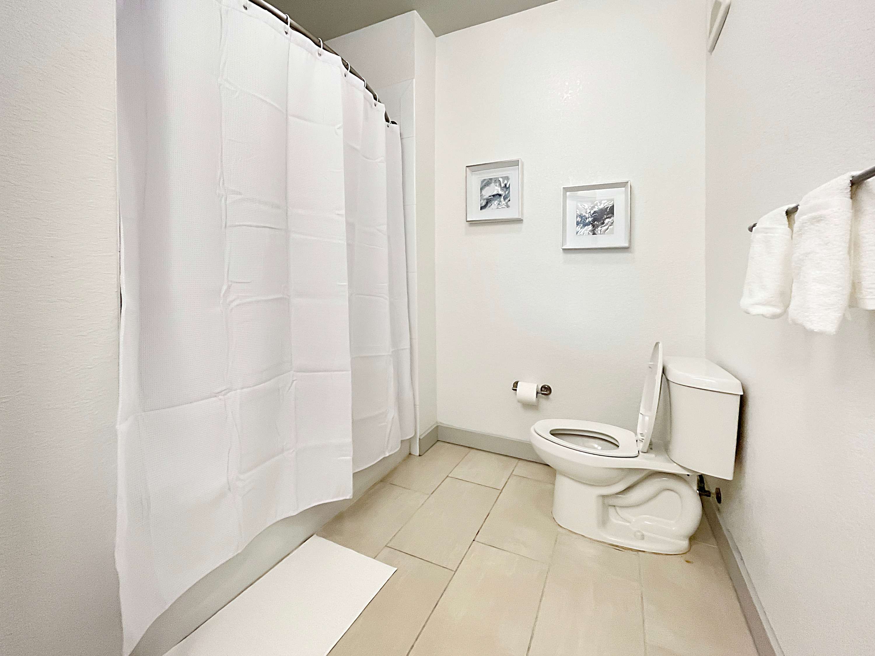 Spacious 3 BR Haven in Prime Central Tampa