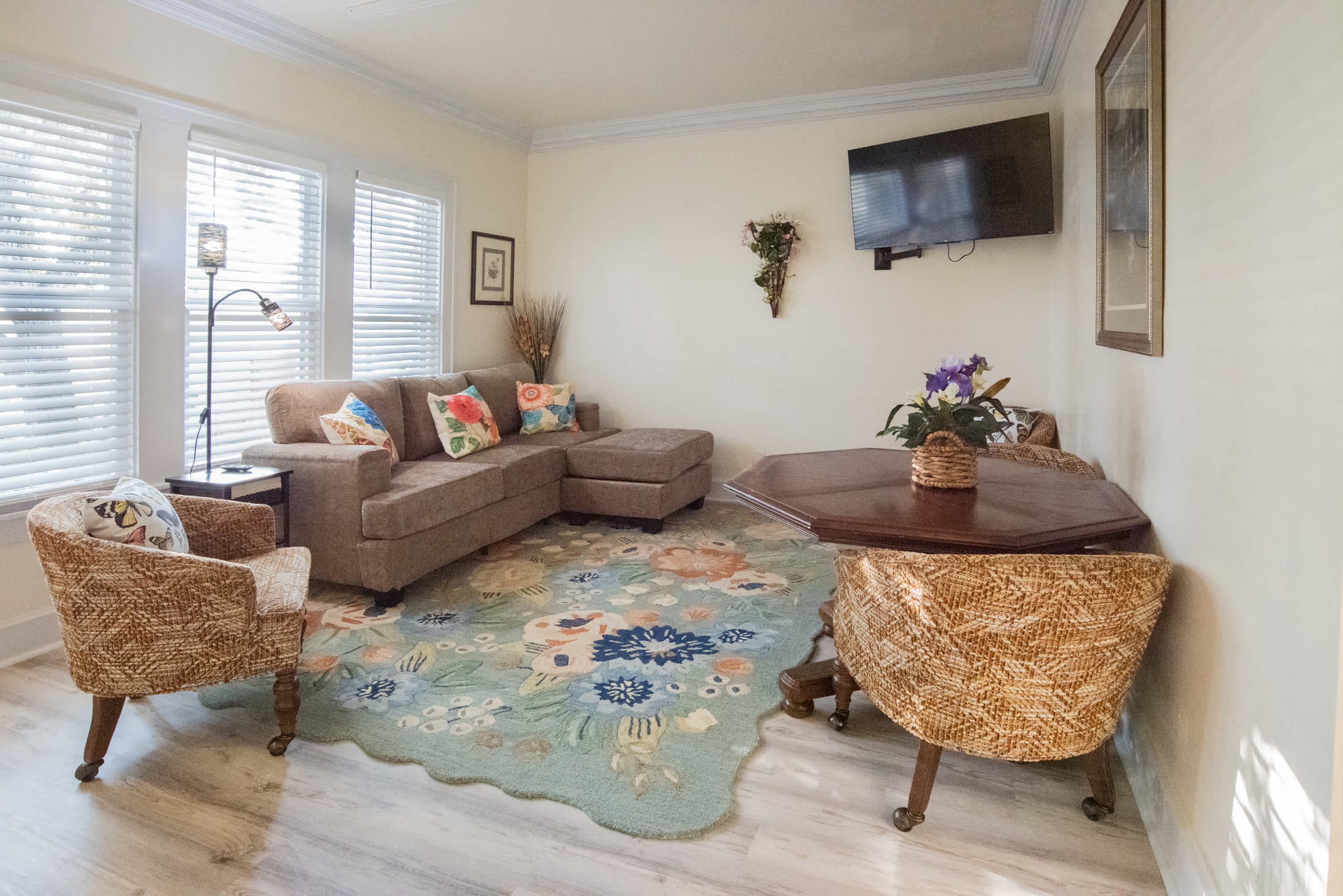 Mariposa Coral Home for 4