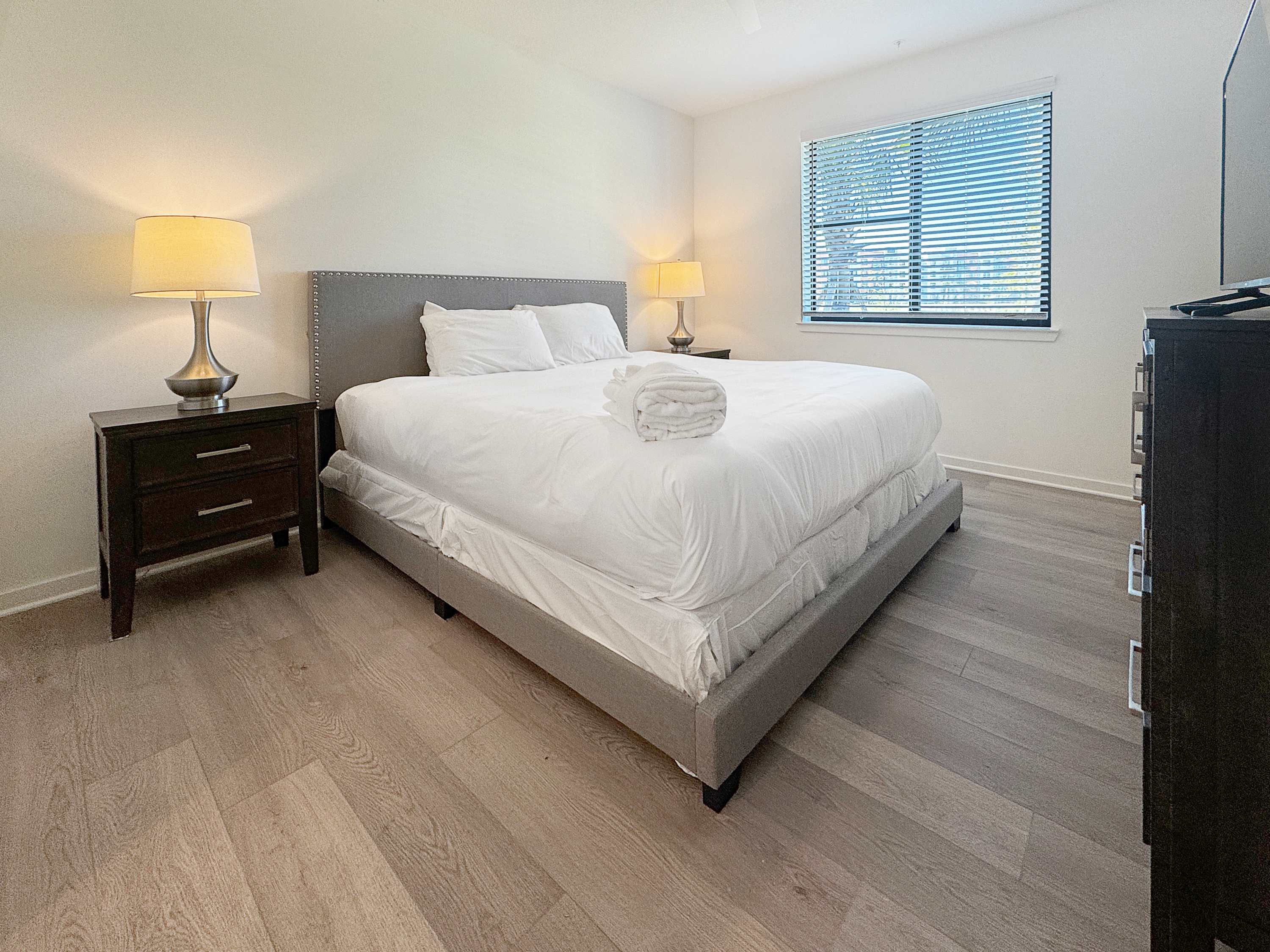 Luxury 1st Floor 2 BR Lakewood Ranch, Water Views