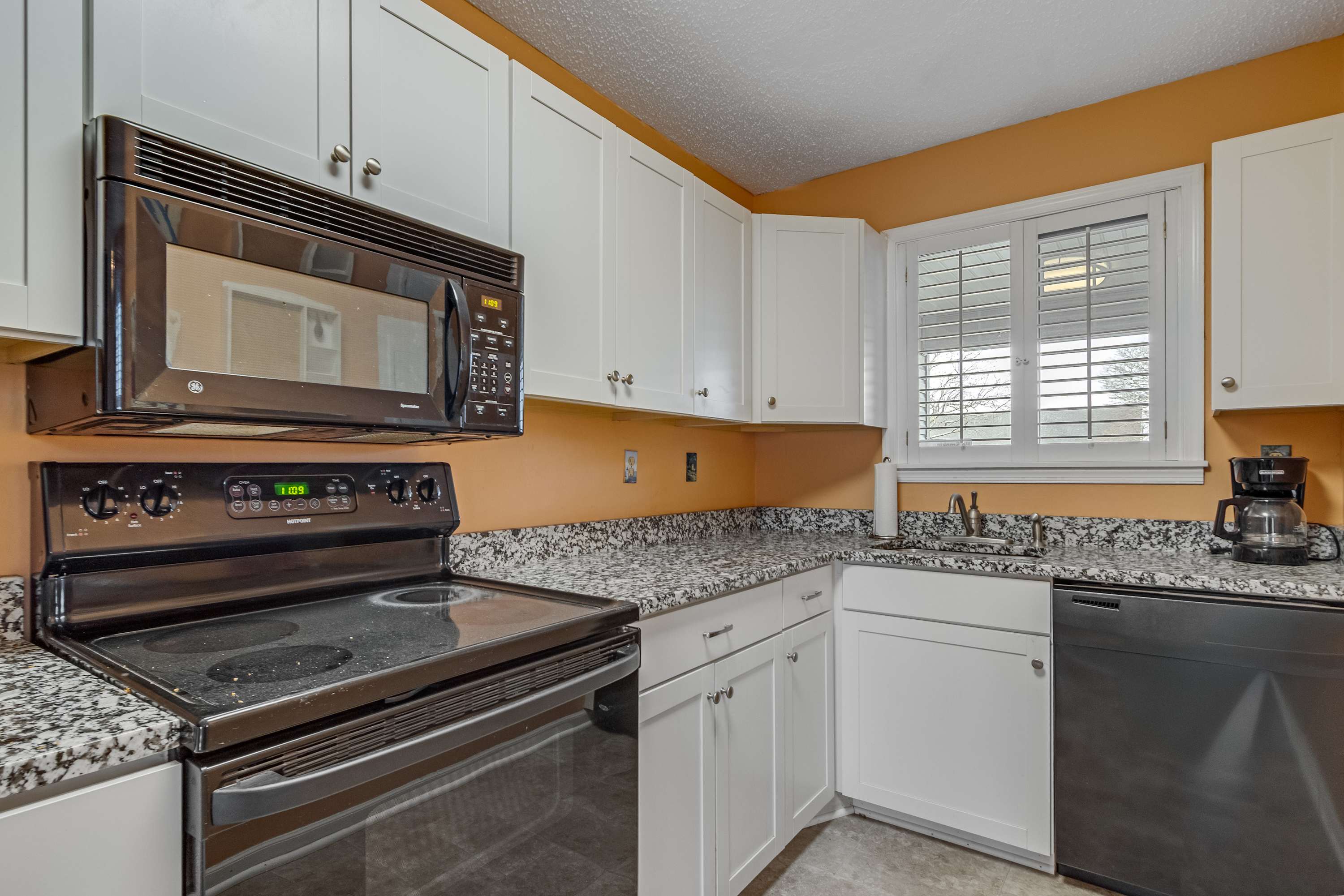 2BR Townhouse on 94th Street