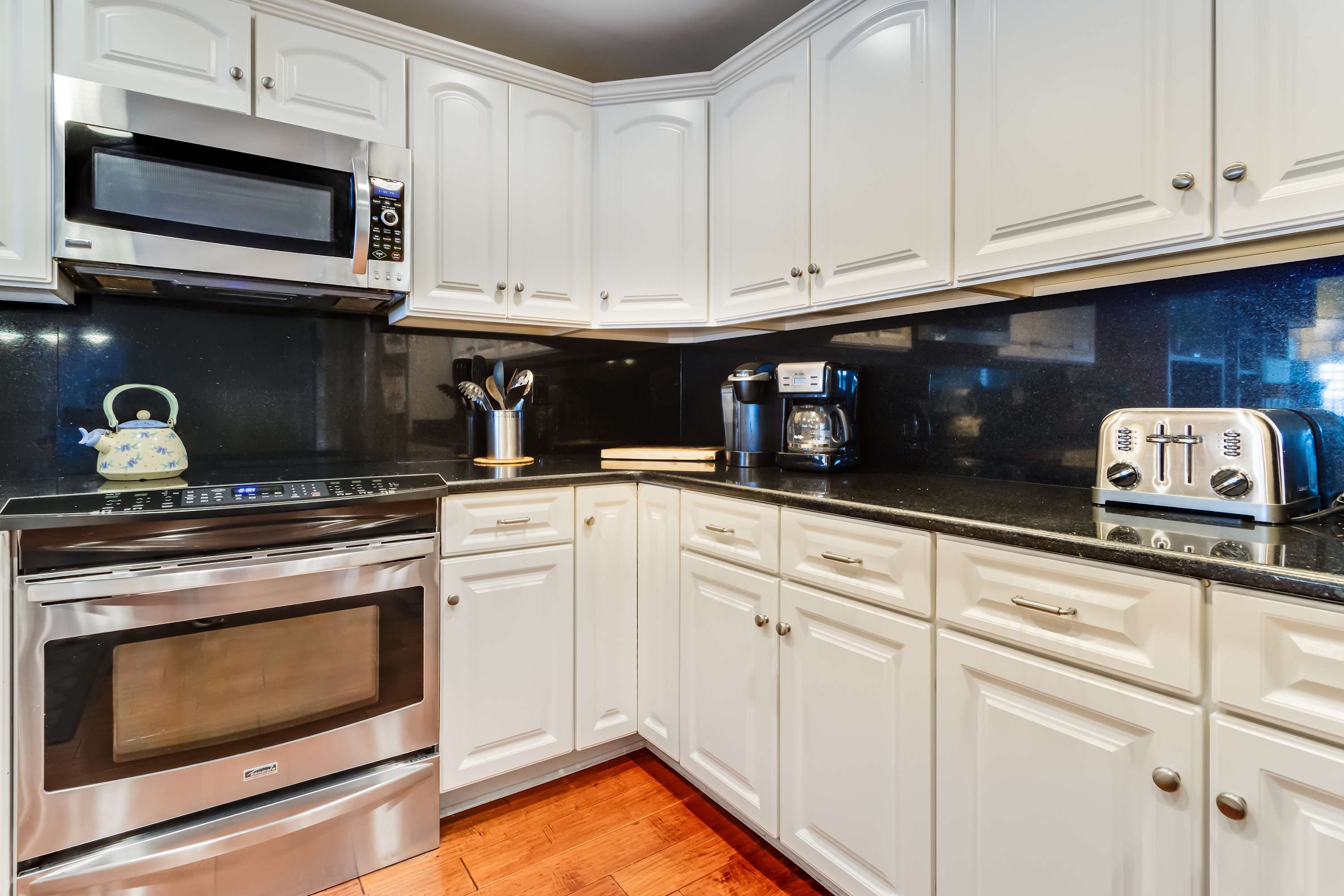 Cori Noel 301 | Expansive Balcony | Outdoor Pool