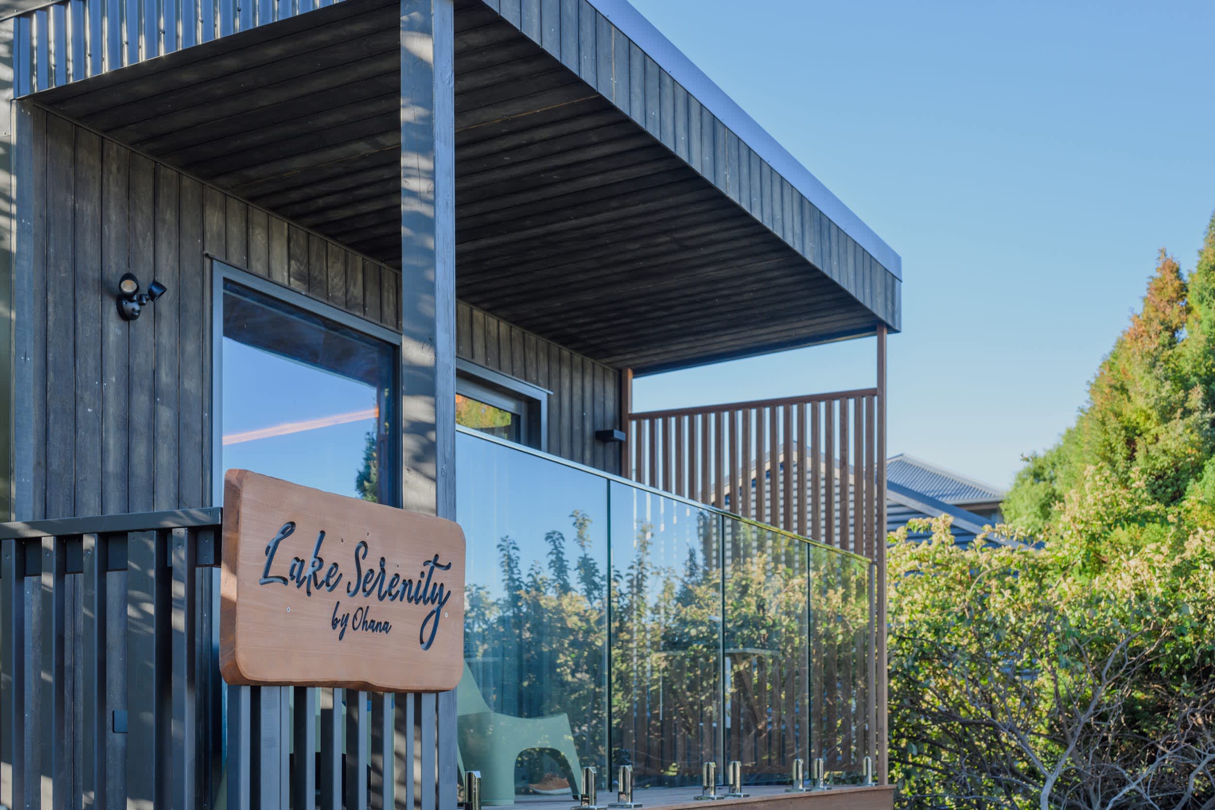 Lake Serenity by Ohana- Lake & Church Views Studio