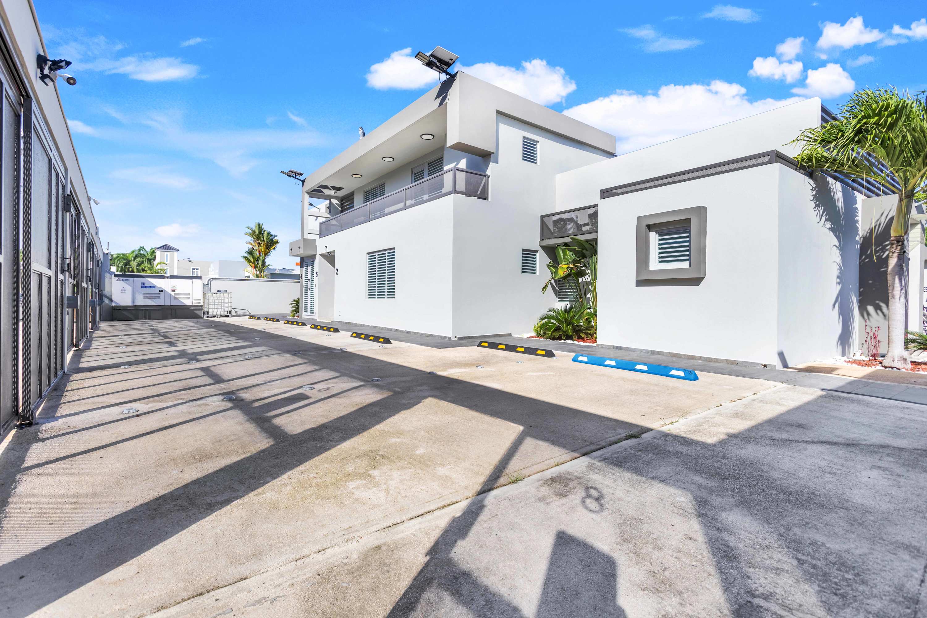 AQUA Ville Moderna · Serene 16BR Villa with Pool