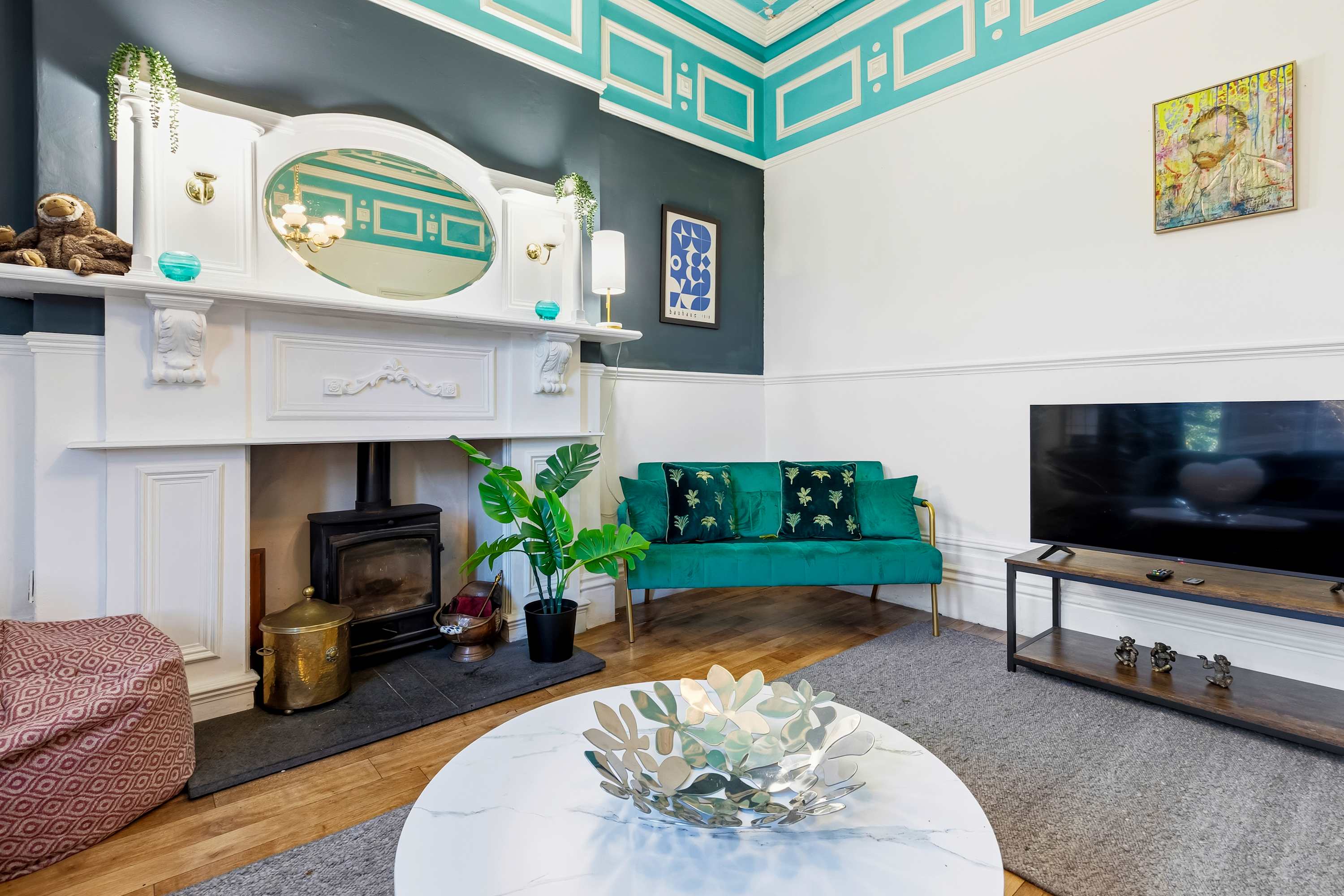 Spacious 220sqm House • 10-min Dr City Ctr/Heaton in 4 Kingscliffe Street M9 4PG - Property image 8 - VivreStays