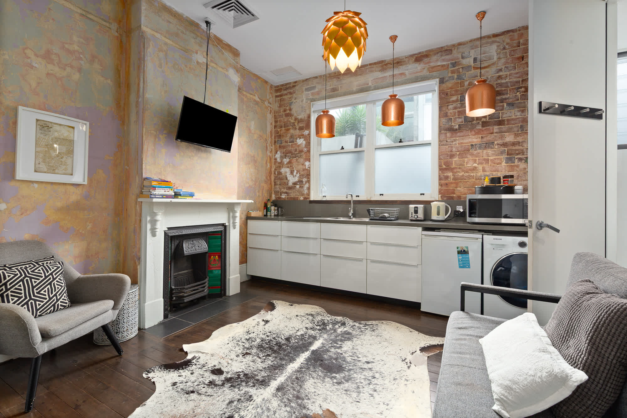 Stylish Victorian Terrace in cultural heart