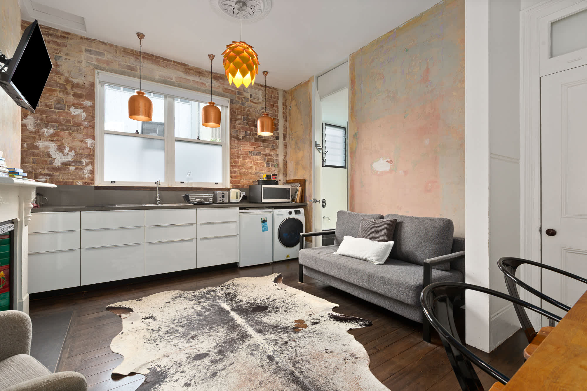 Stylish Victorian Terrace in cultural heart