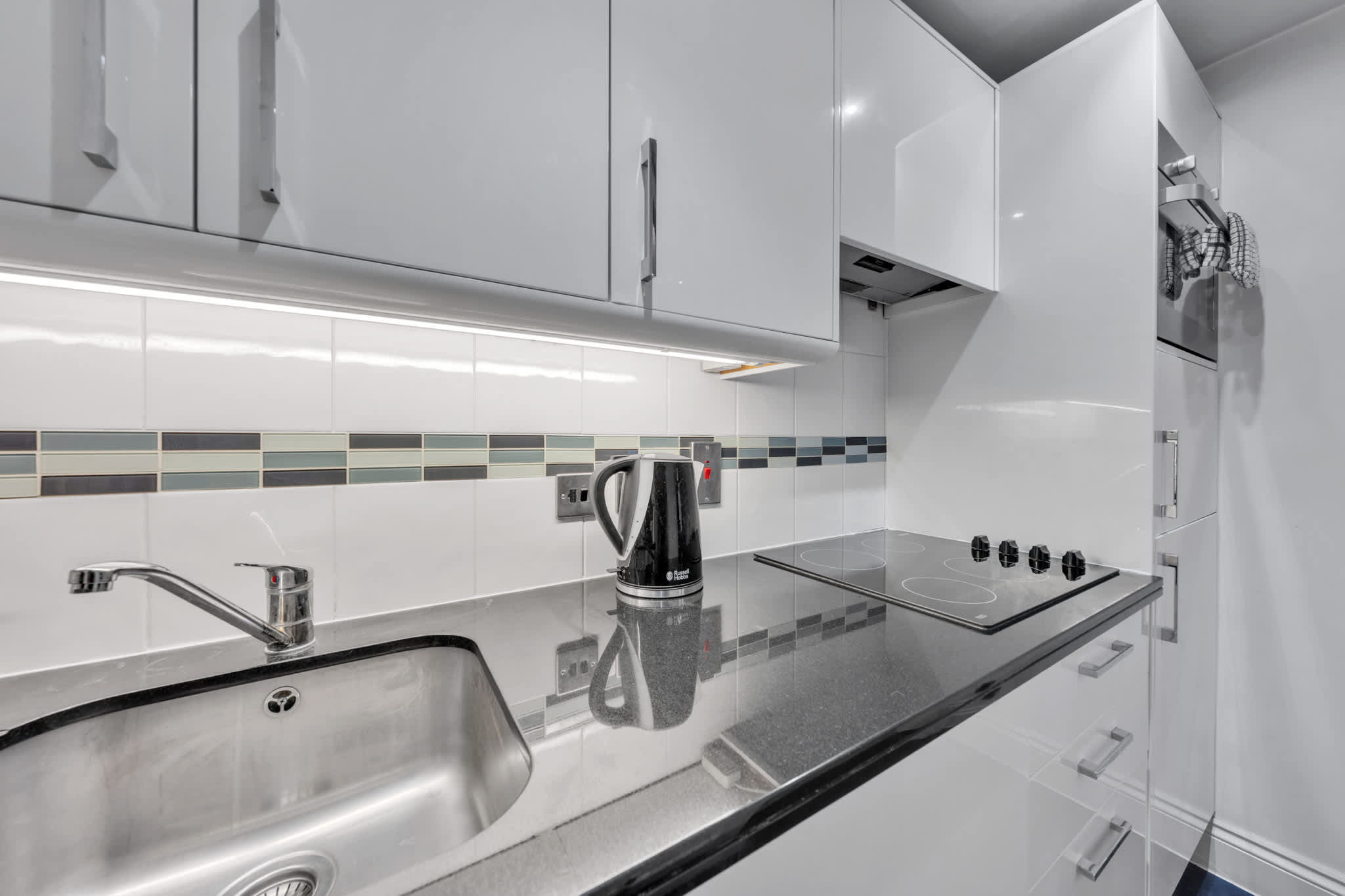 Chic Mayfair One-Bedroom City Stay in Hertford Street W1J 7SS - Property image 4 - VivreStays
