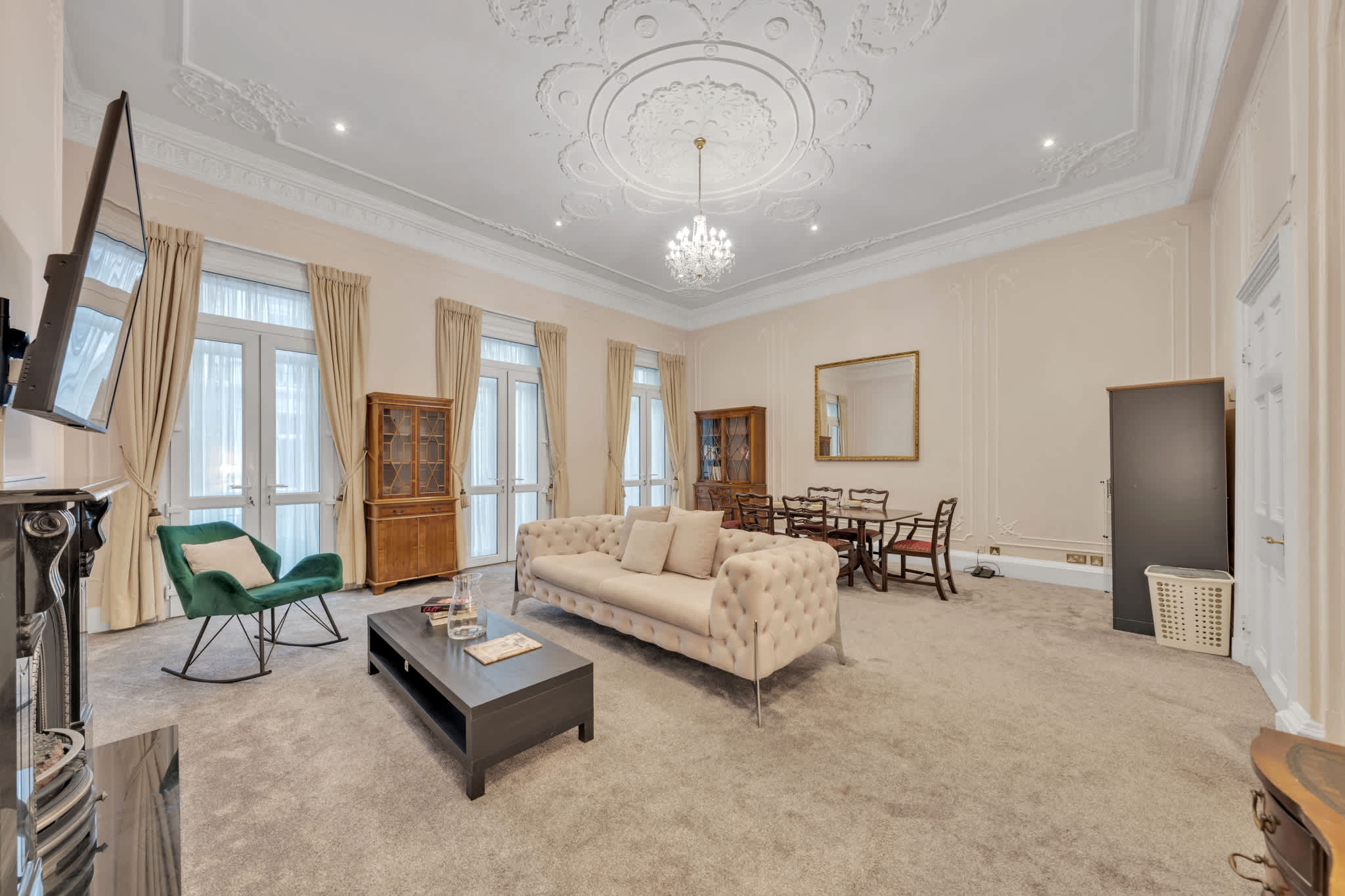 Chic Mayfair One-Bedroom City Stay serviced apartment - London - VivreStays