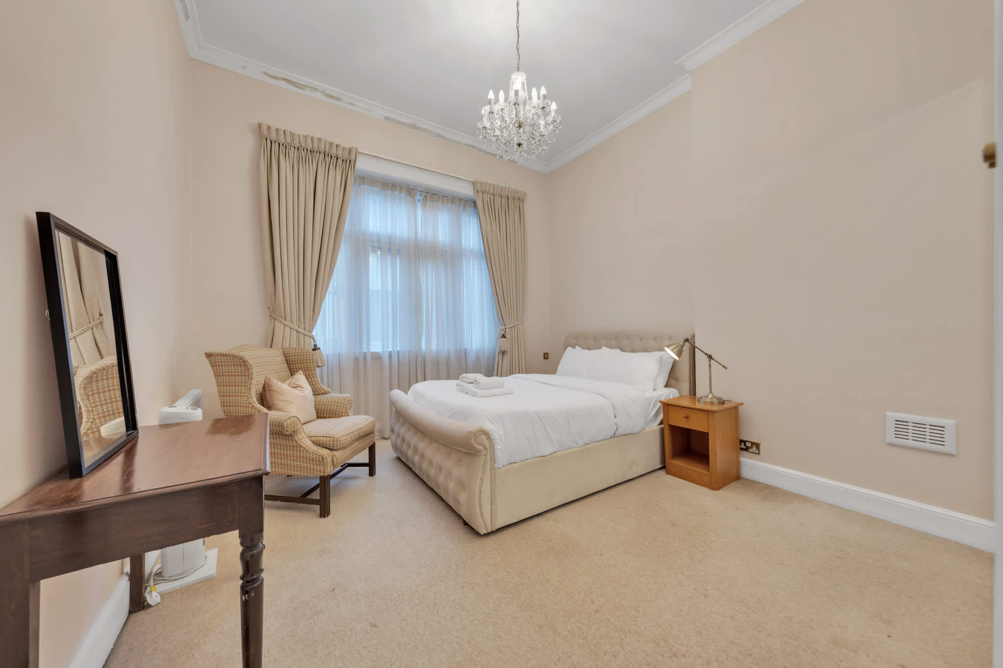Chic Mayfair One-Bedroom City Stay in Hertford Street W1J 7SS - Property image 13 - VivreStays