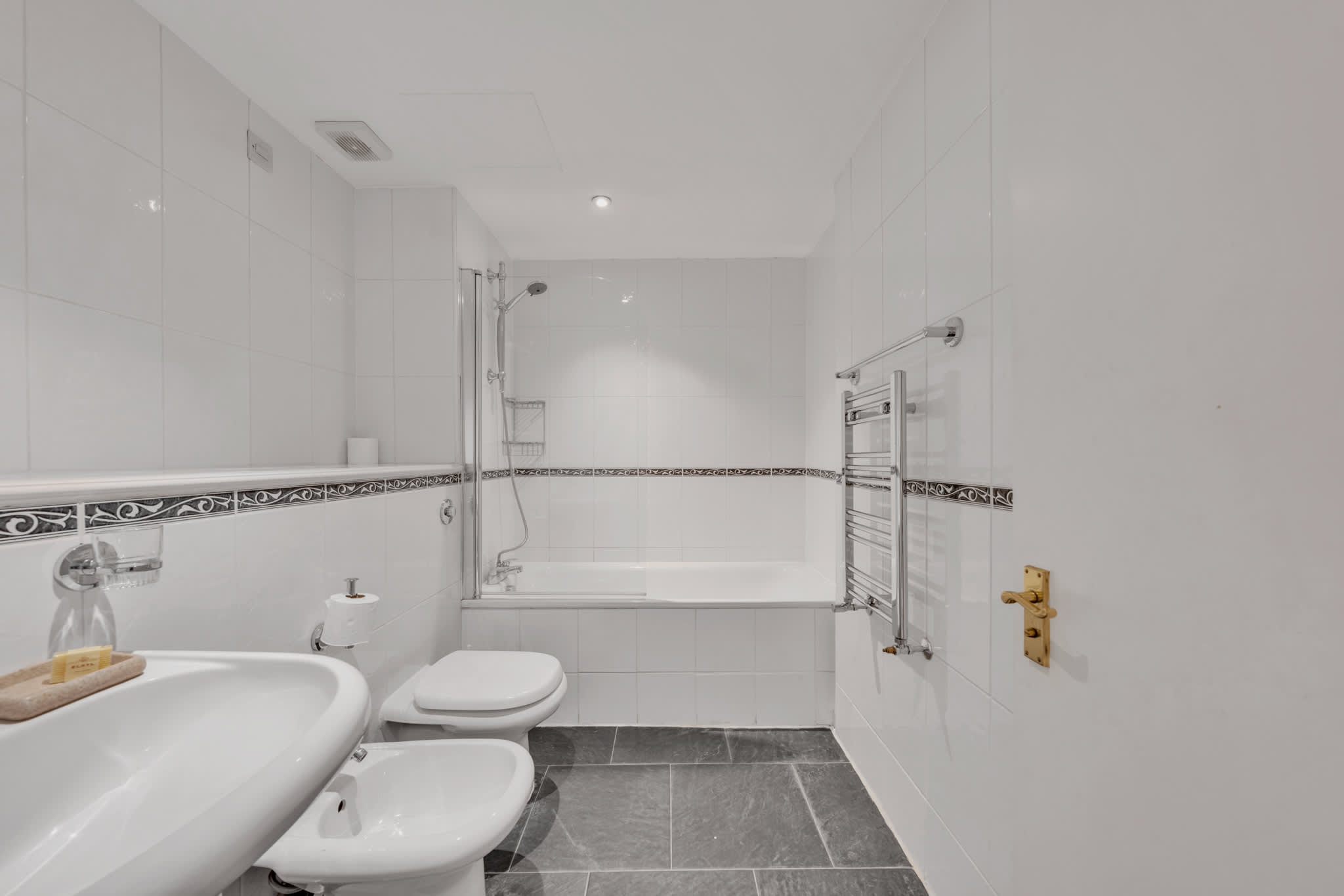 Chic Mayfair One-Bedroom City Stay in Hertford Street W1J 7SS - Property image 12 - VivreStays