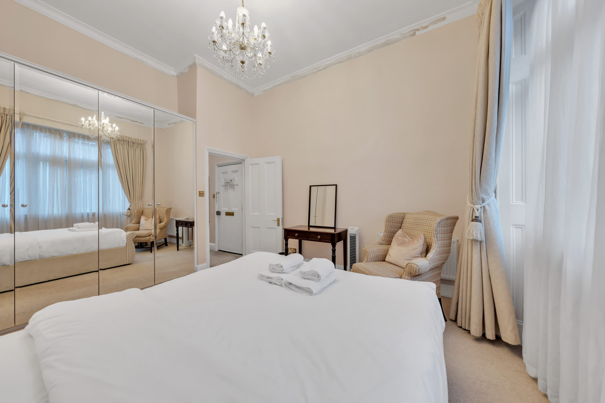 Chic Mayfair One-Bedroom City Stay in Hertford Street W1J 7SS - Property image 15 - VivreStays