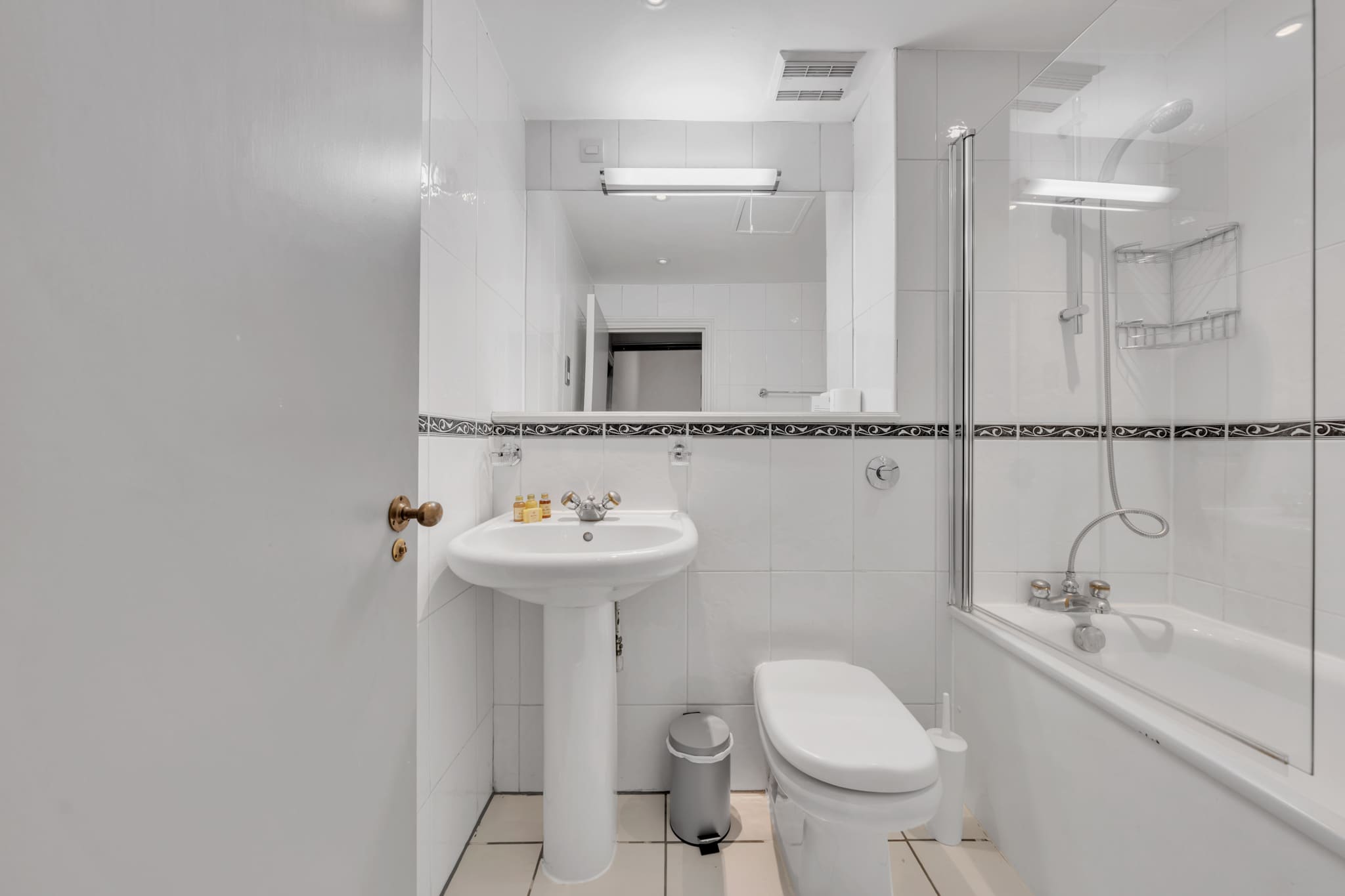 View Premium Mayfair One-Bedroom Suite in Hertford Street W1J 7SS Premium Mayfair One-Bedroom Suite in Hertford Street W1J 7SS - Property image 12 - VivreStays