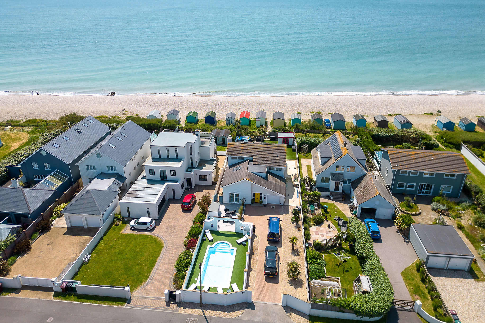 Vibrant Seafront Home With Seasonal Pool