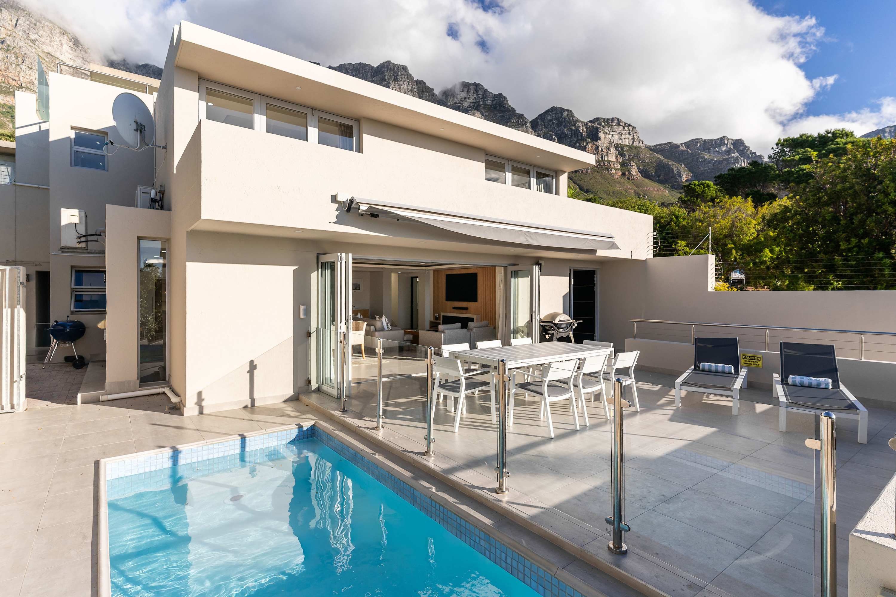 Ravensteyn Villa - Lux villa with Sea Views & Pool