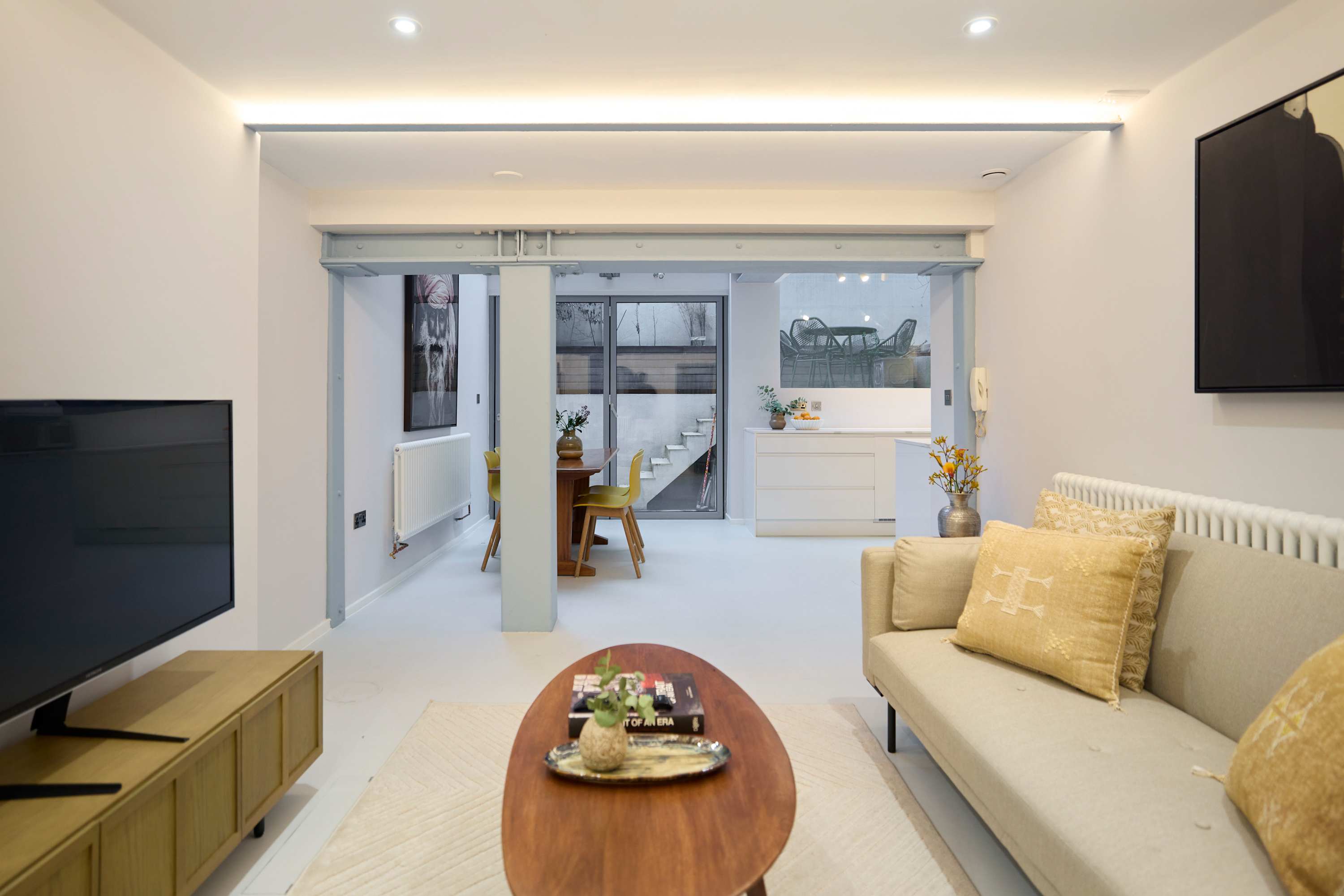 View Ladbroke Grove Courtyard Apartment in Ladbroke Grove 112 W10 5NE Ladbroke Grove Courtyard Apartment in Ladbroke Grove 112 W10 5NE - Property image 9 - VivreStays
