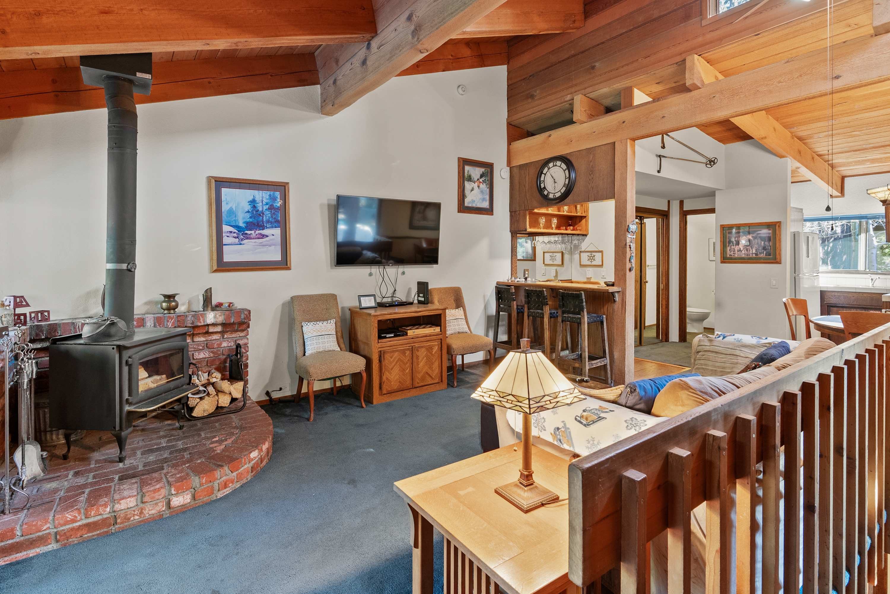 2BR Overlooks Shared Pool, Near Gondola & Village! 7